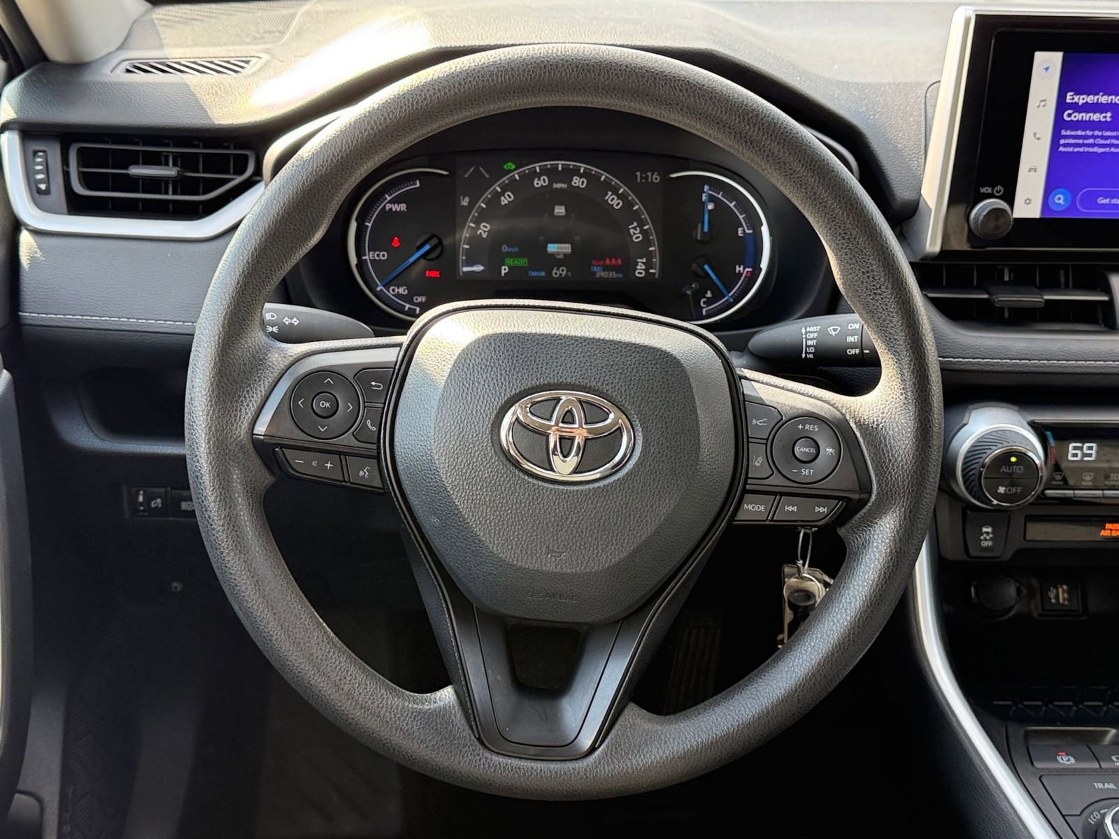 Thumbnail: 2025 Toyota RAV4 - 28