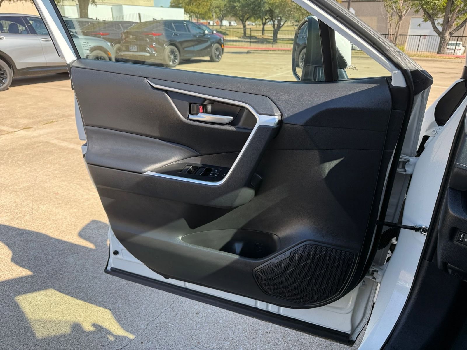 Thumbnail: 2025 Toyota RAV4 - 20