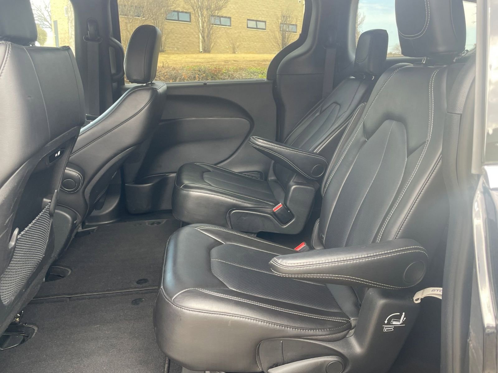 Thumbnail: 2025 Chrysler Pacifica - 29