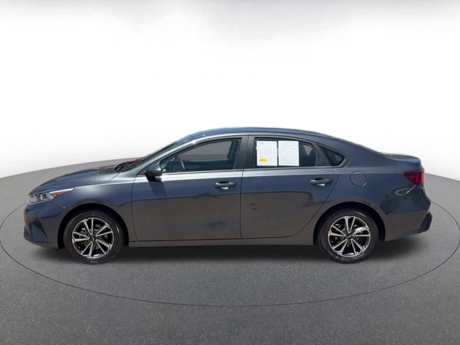 Thumbnail: 2024 Kia Forte - 9