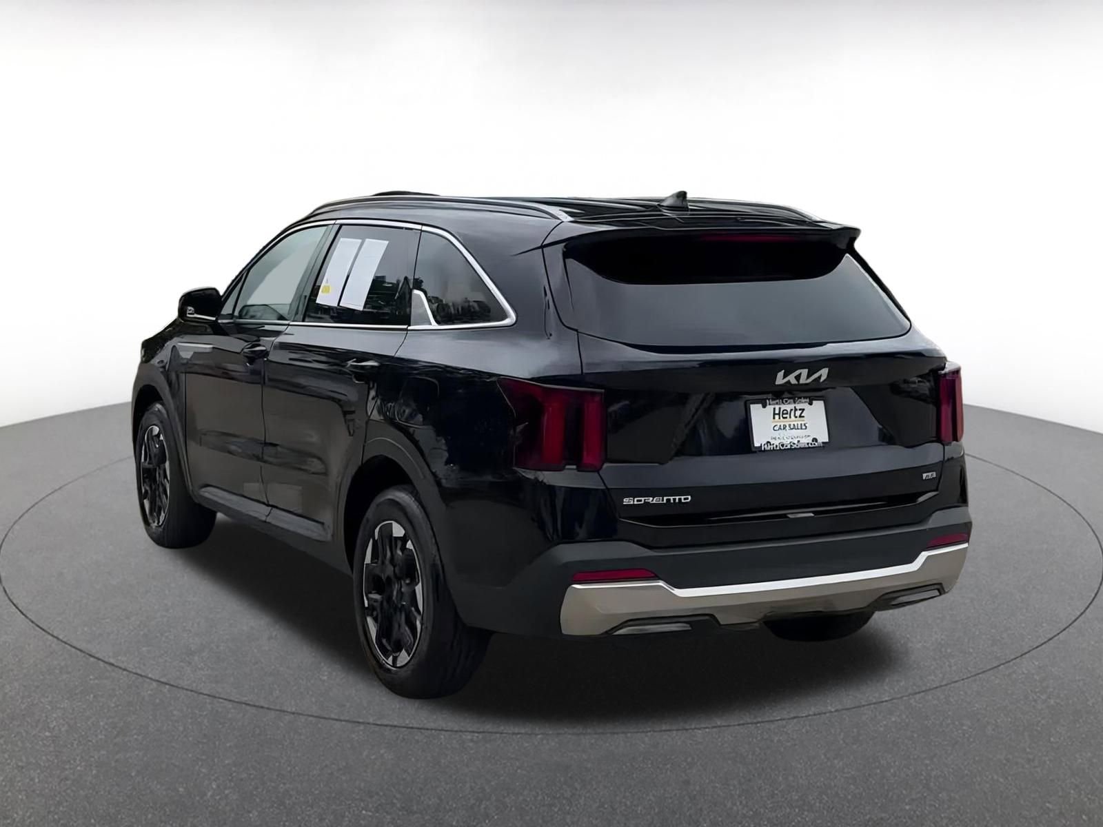 2024 Kia Sorento S 11