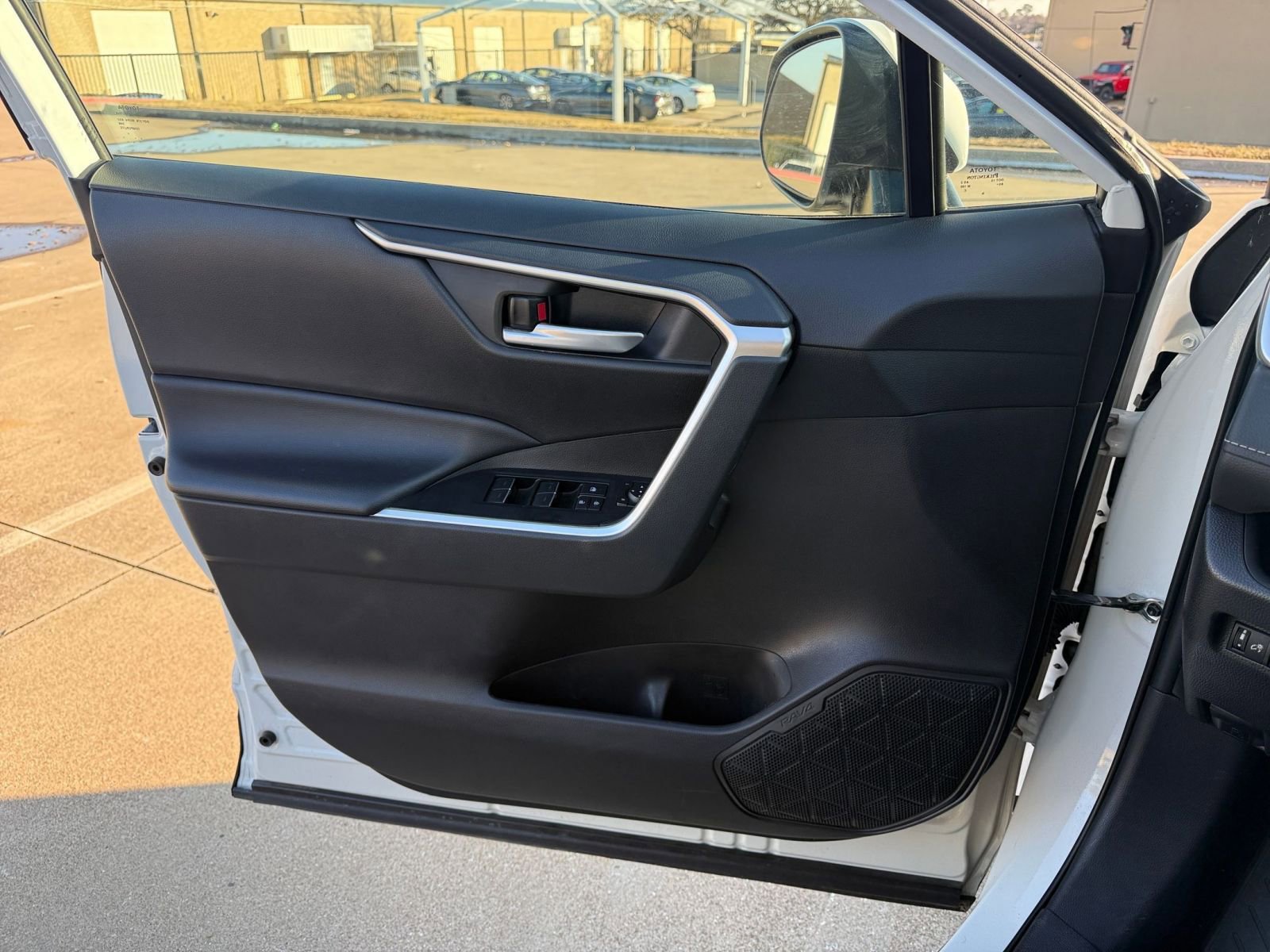 Thumbnail: 2025 Toyota RAV4 - 18