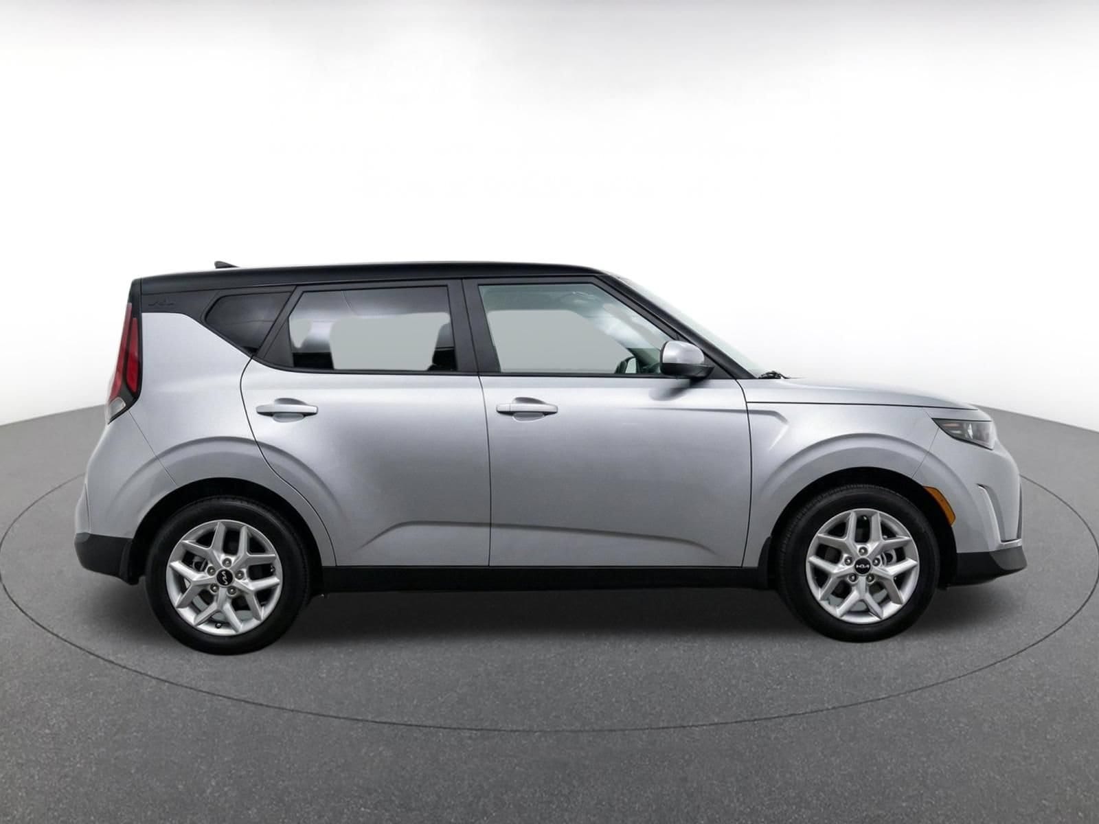 2025 Kia Soul LX - Photo 10