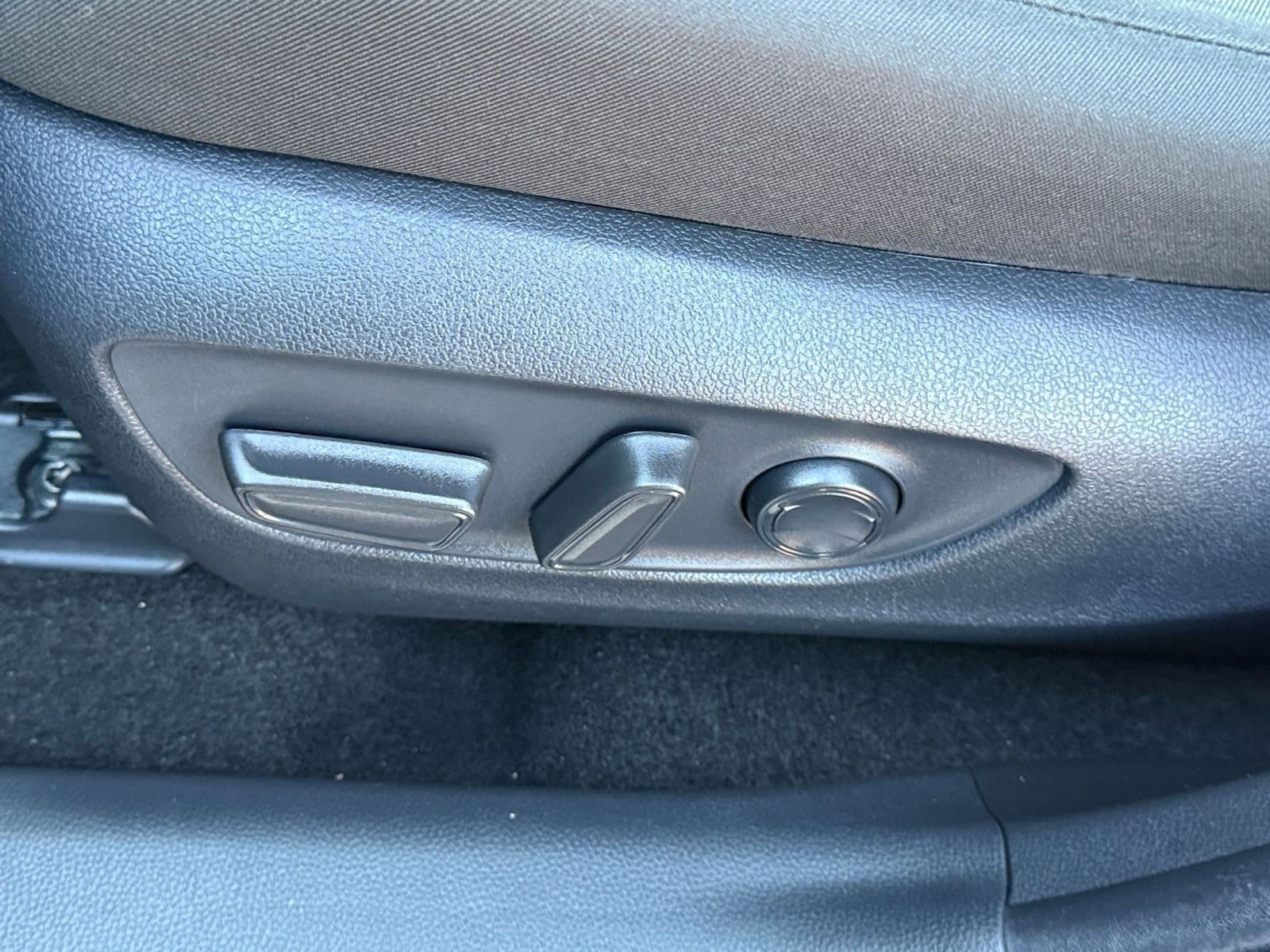 Thumbnail: 2025 Toyota RAV4 - 23