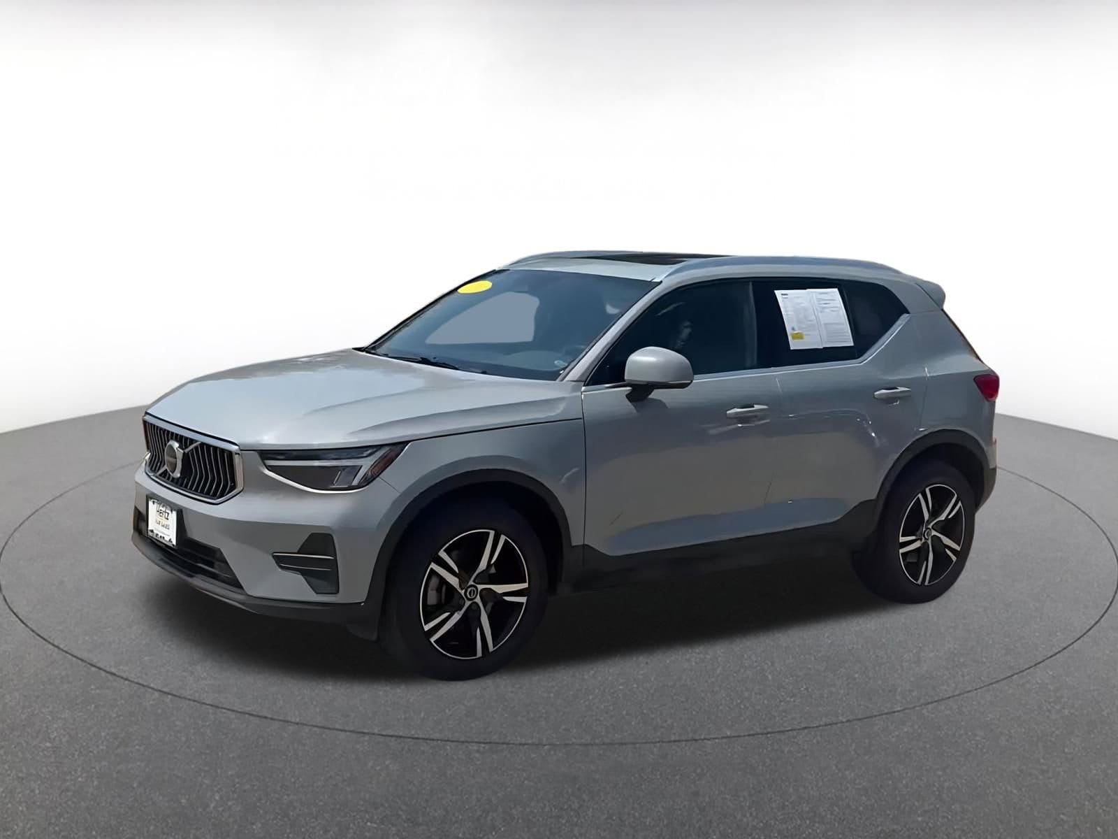 Thumbnail: 2024 Volvo XC40 - 8