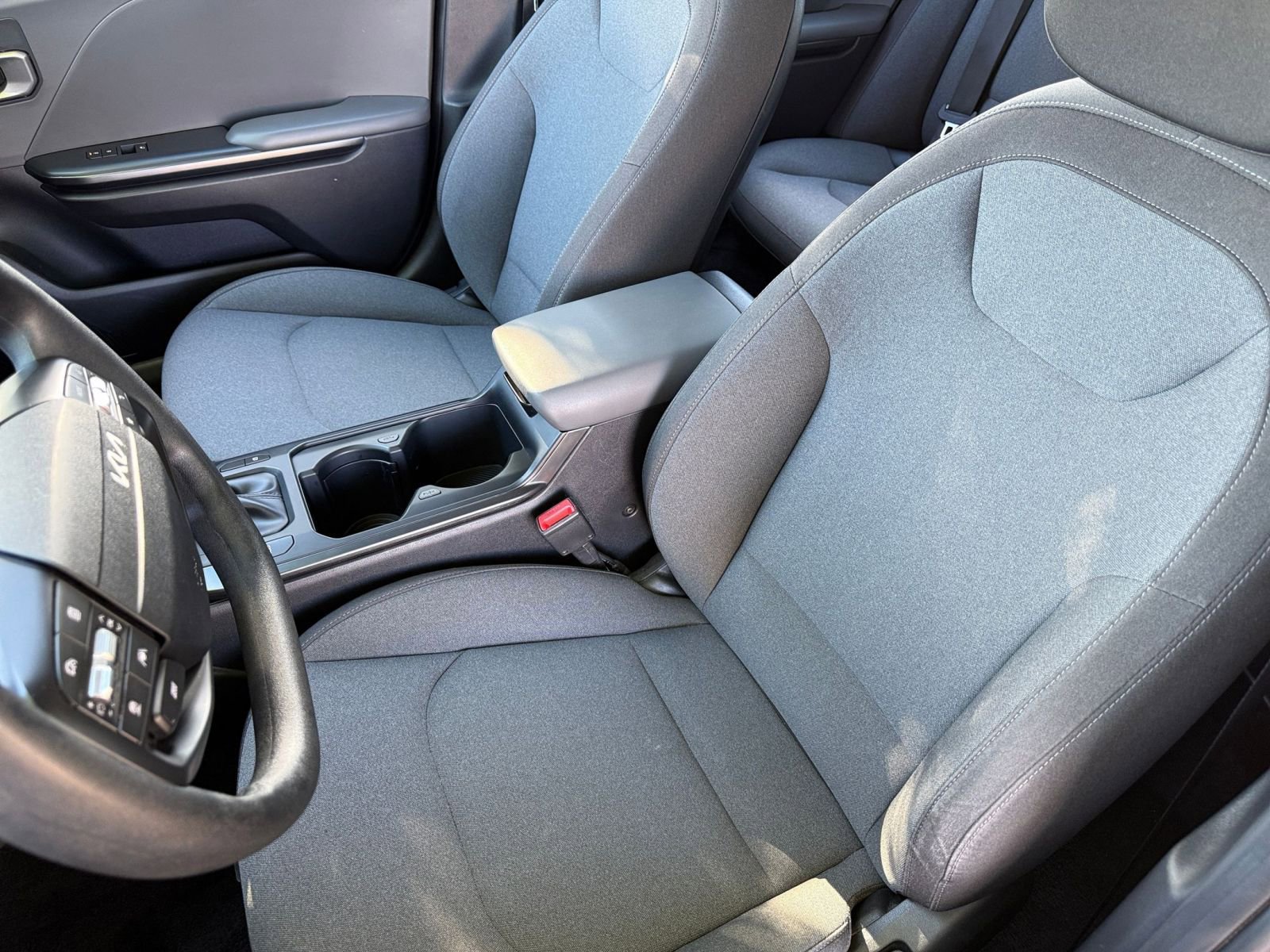 2025 Kia K4 LXS - Photo 38