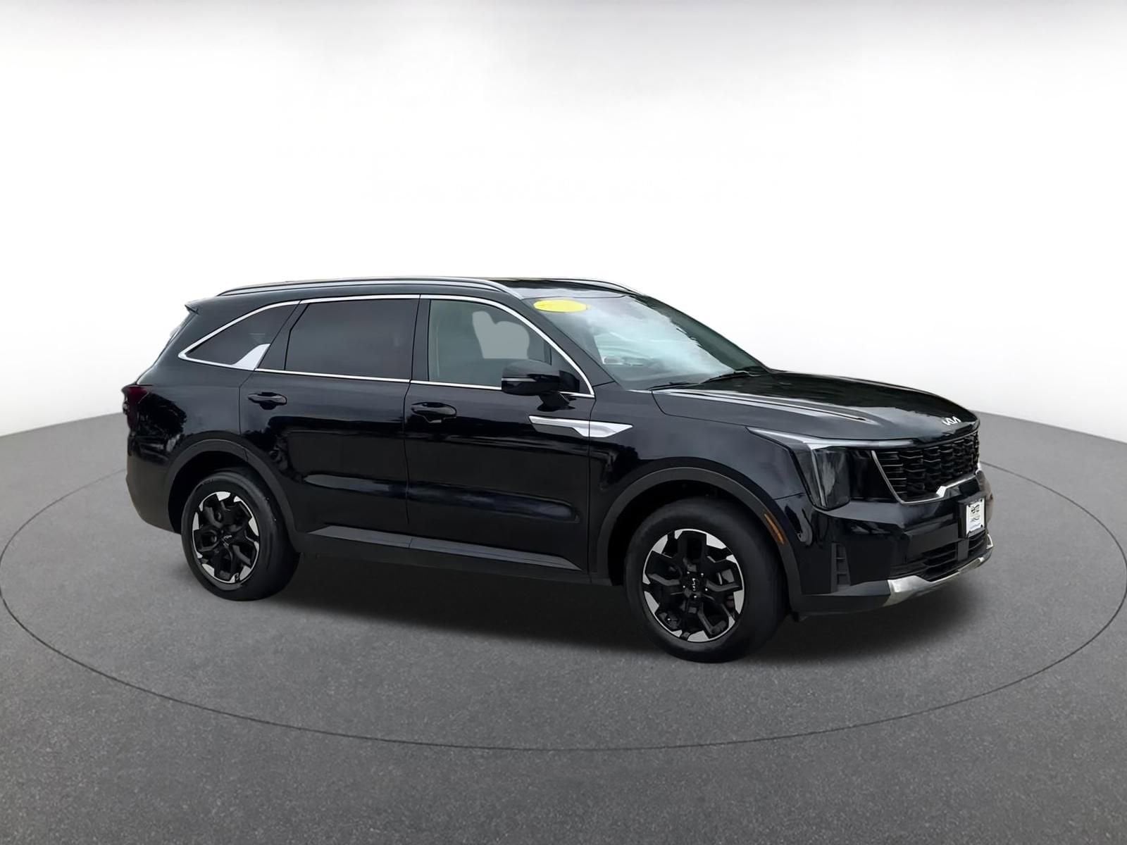 2024 Kia Sorento S 2