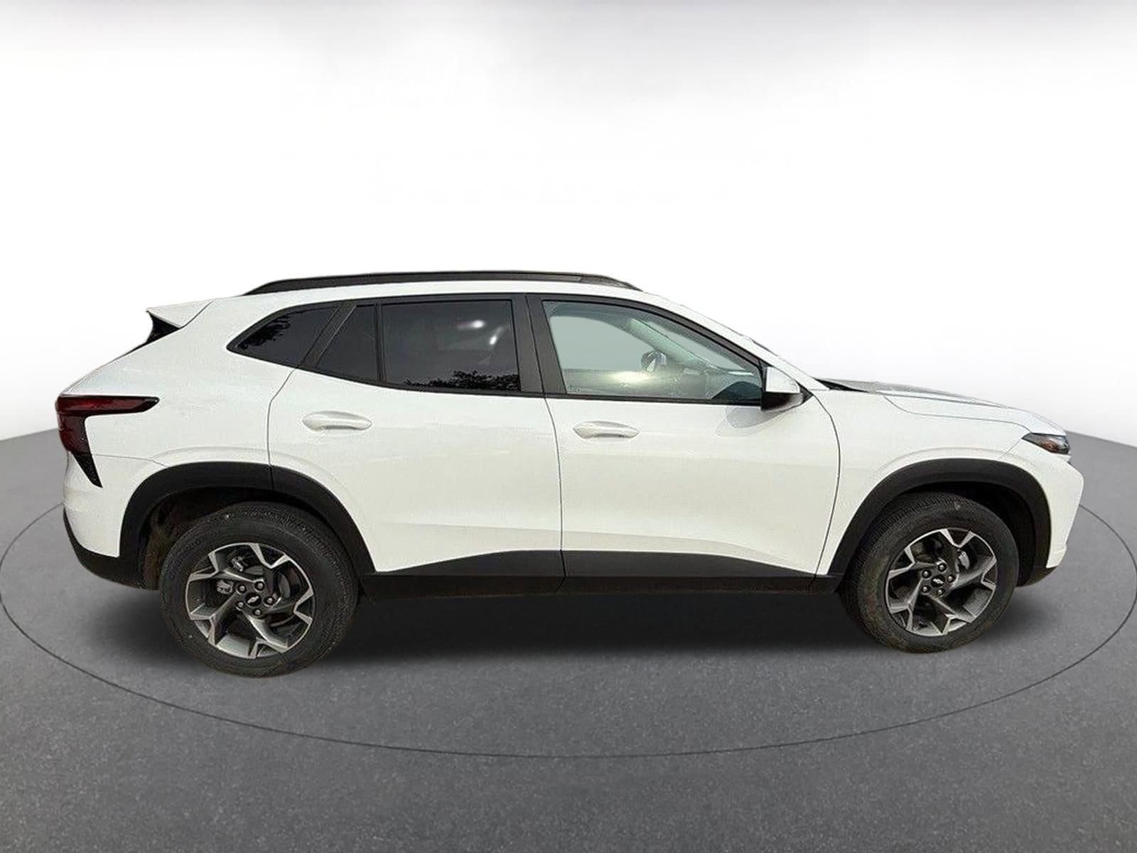 Thumbnail: 2025 Chevrolet Trax - 5