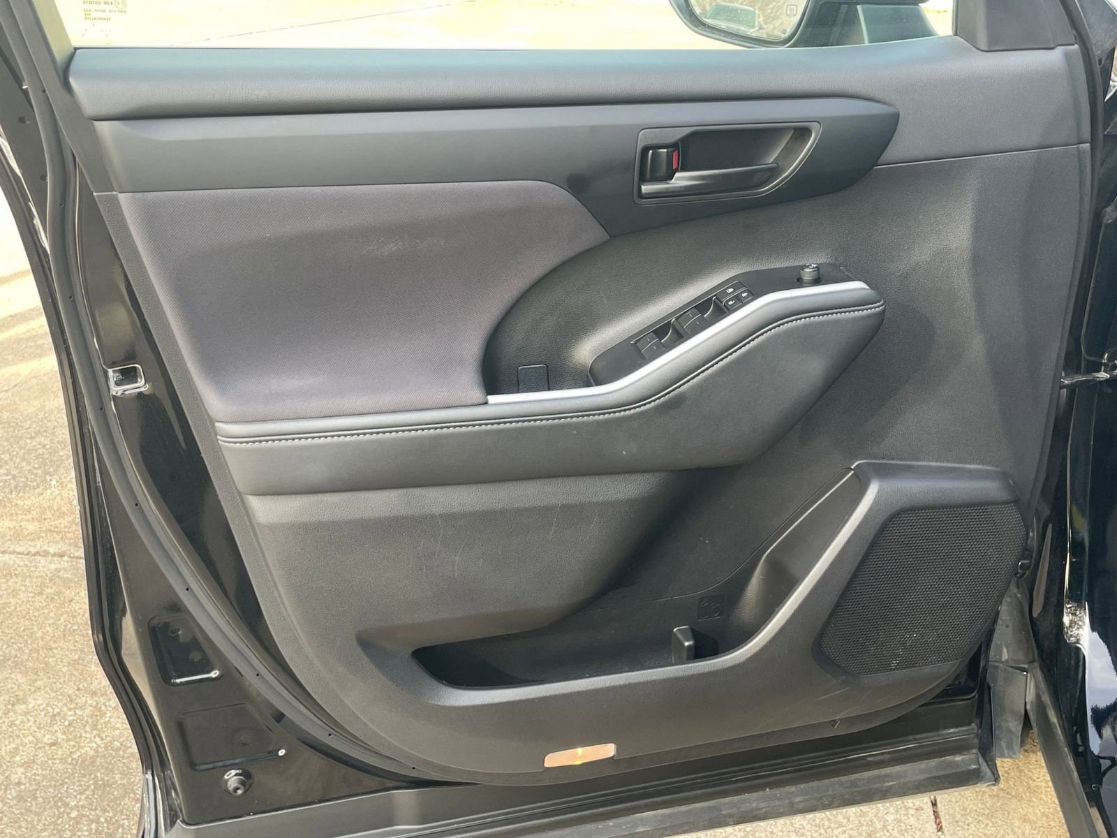 Thumbnail: 2025 Toyota Highlander - 18