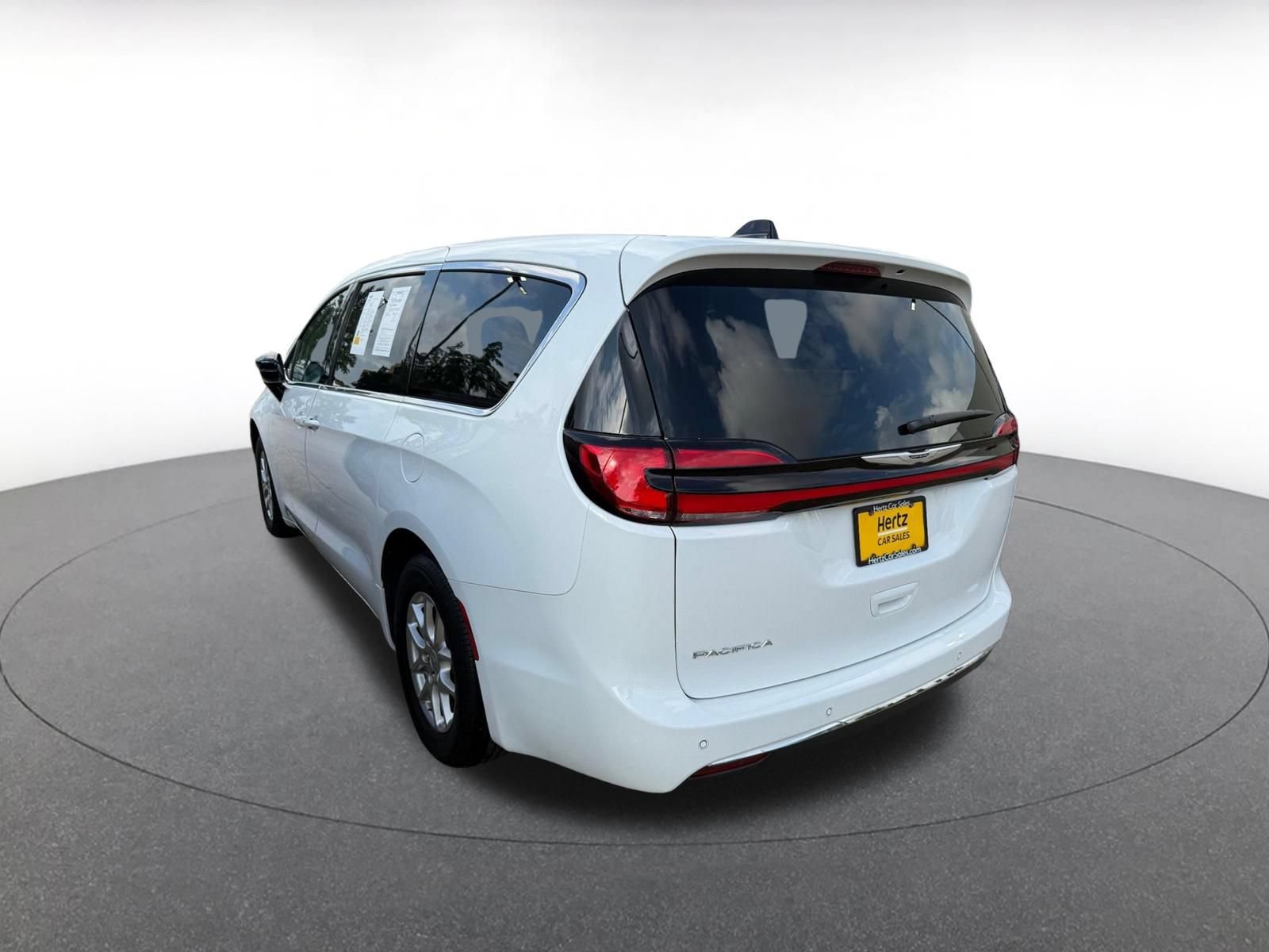 Thumbnail: 2024 Chrysler Pacifica - 3