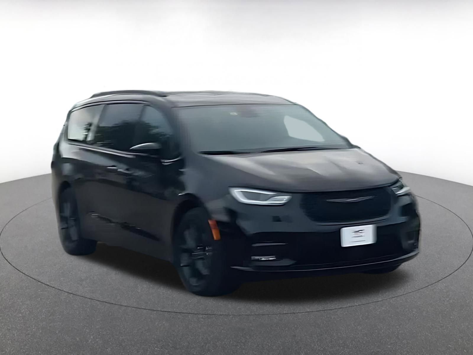 Thumbnail: 2025 Chrysler Pacifica - 3