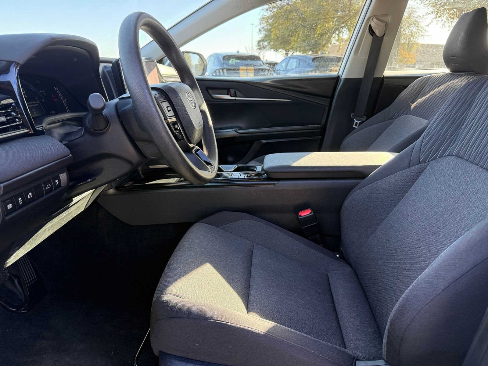 Thumbnail: 2025 Toyota Camry - 27