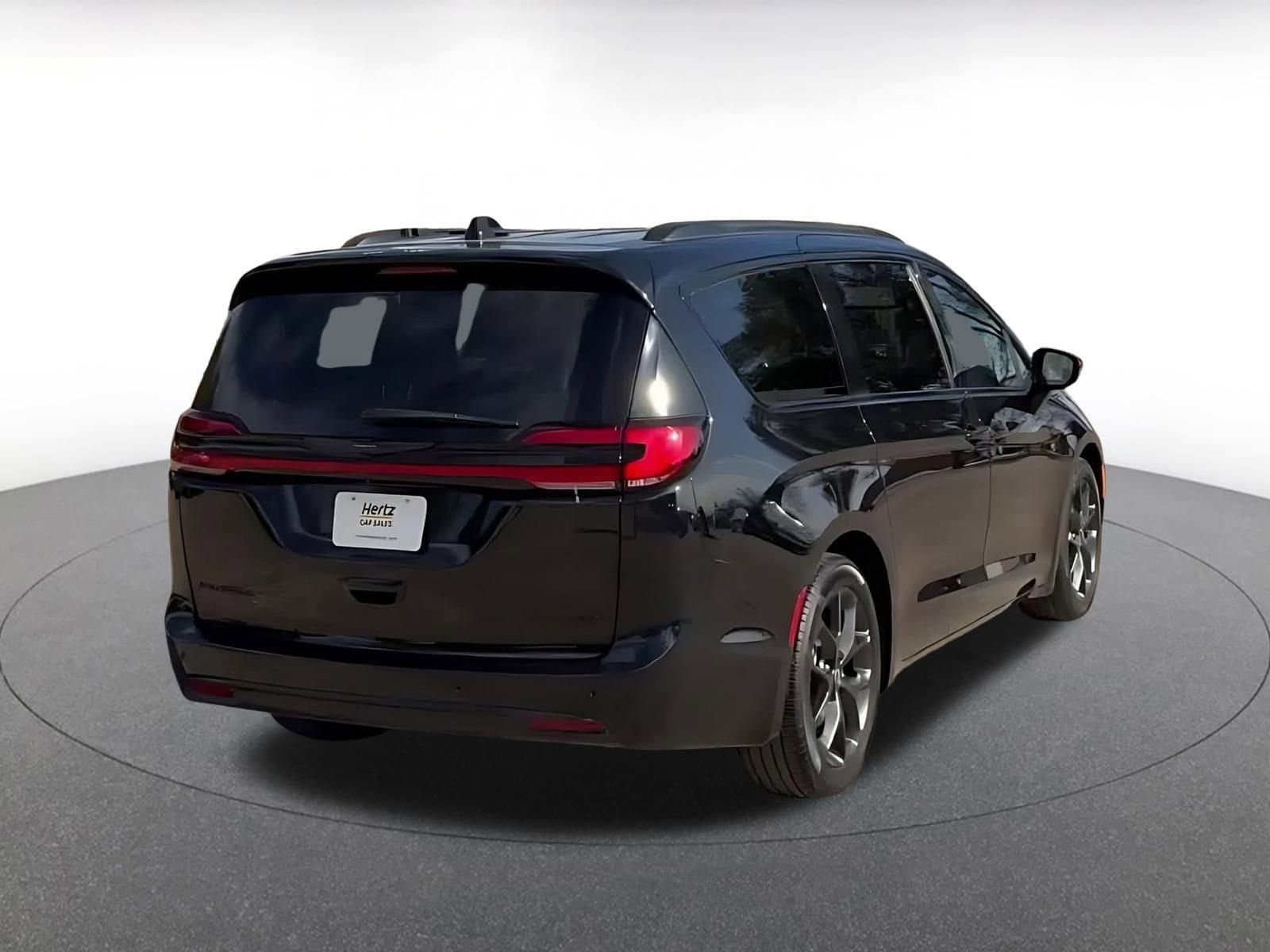 Thumbnail: 2025 Chrysler Pacifica - 14