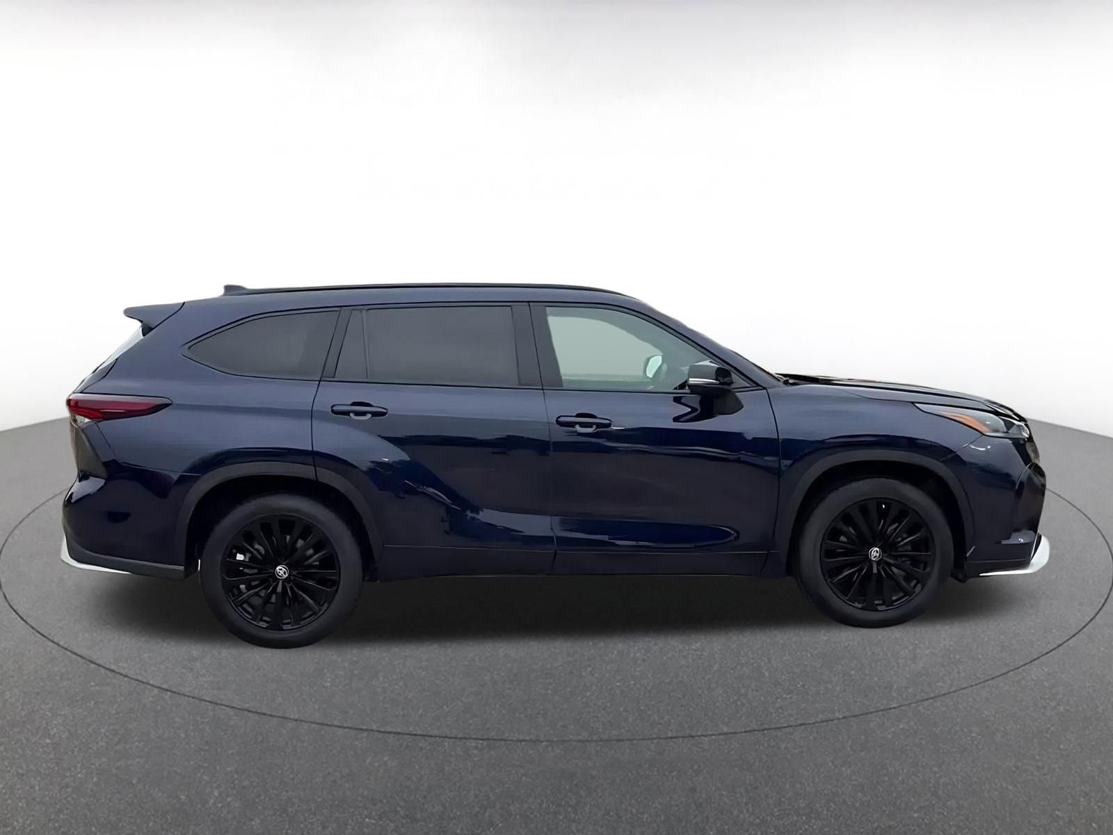 Thumbnail: 2024 Toyota Highlander - 16