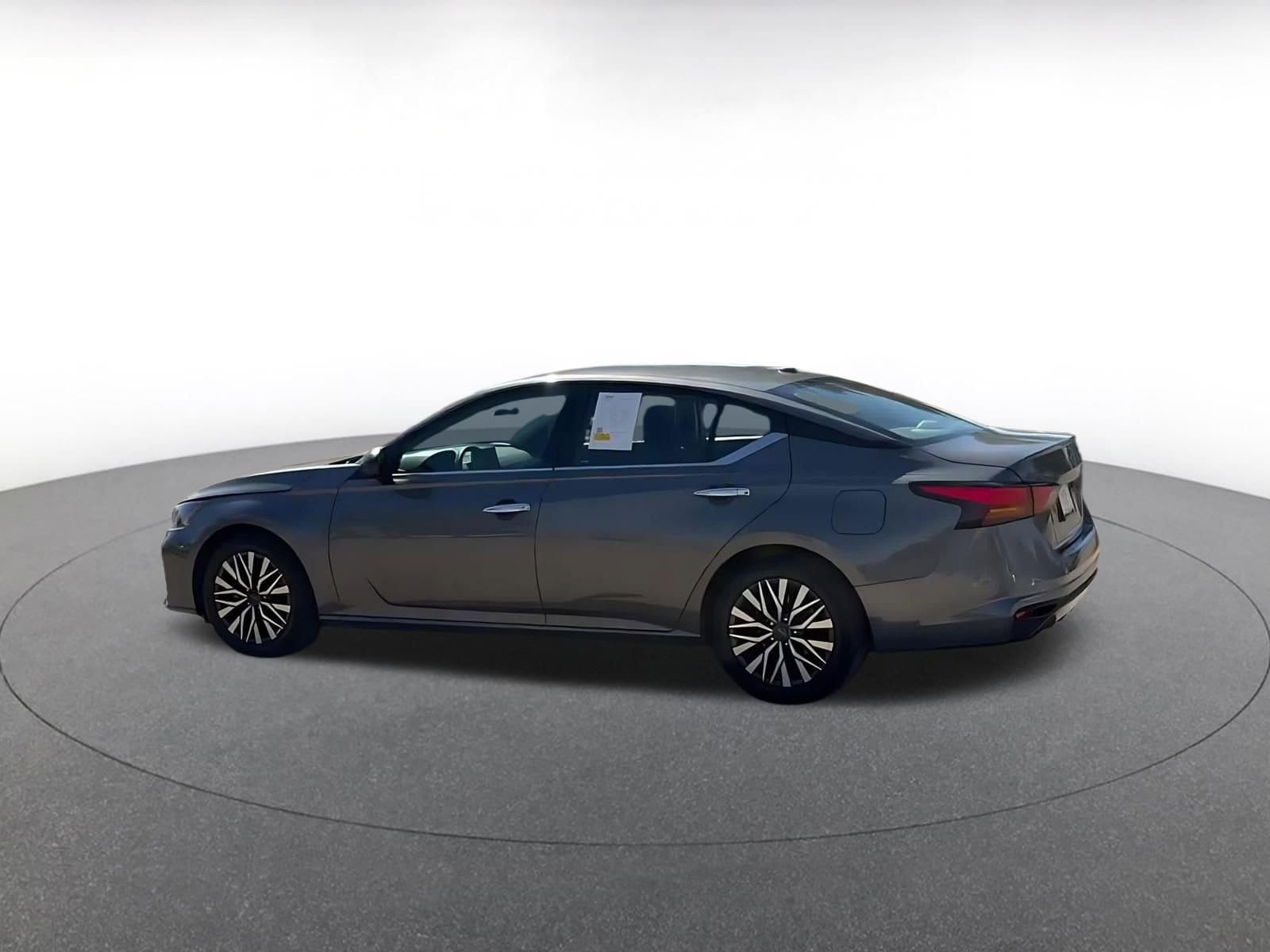 Thumbnail: 2025 Nissan Altima - 10