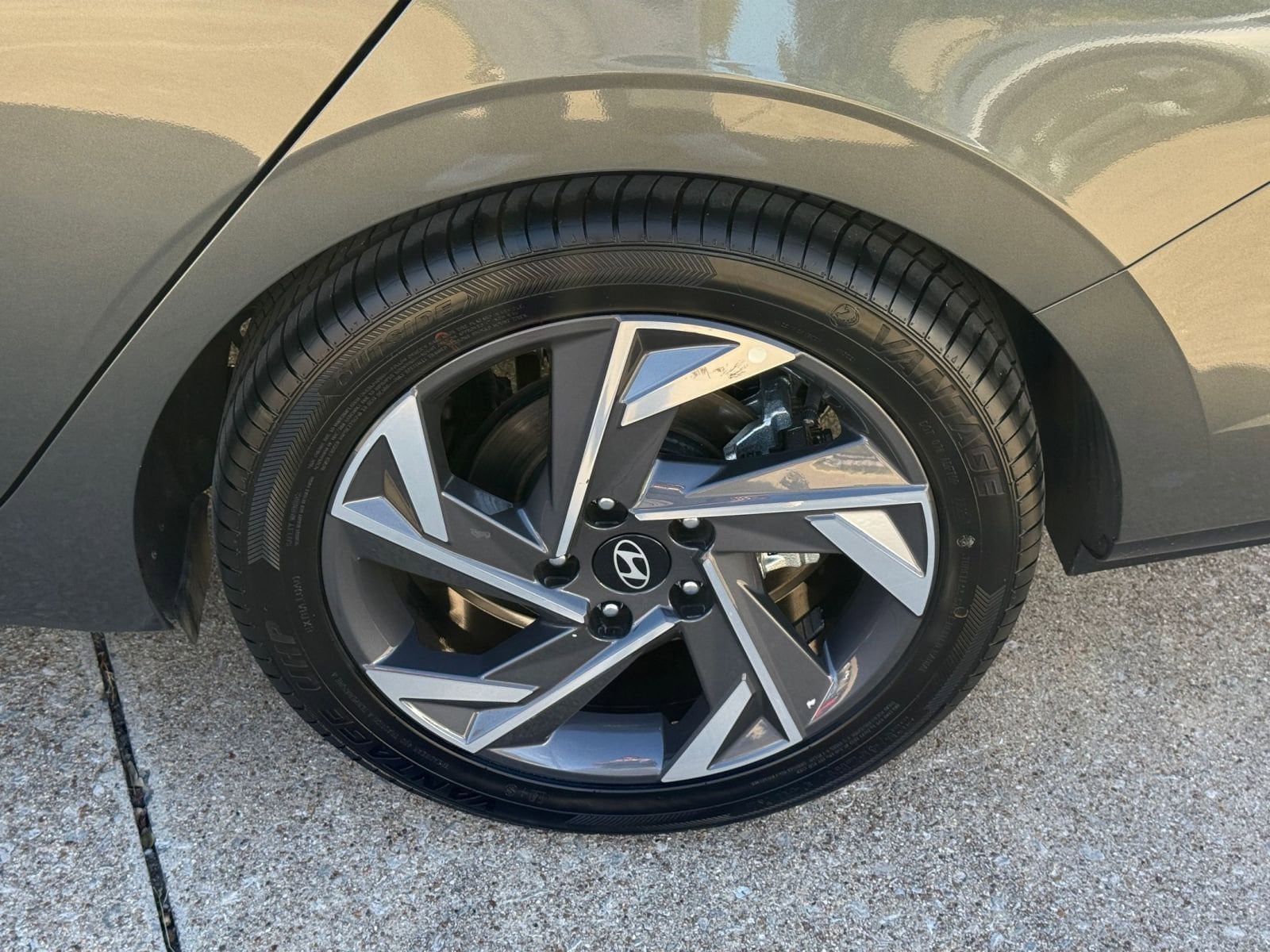 Thumbnail: 2025 Hyundai Elantra - 31