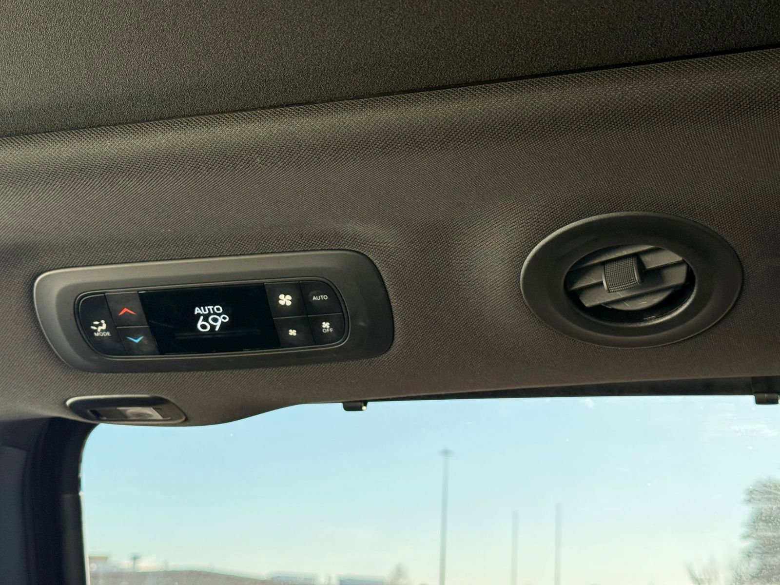 Thumbnail: 2025 Chrysler Pacifica - 28