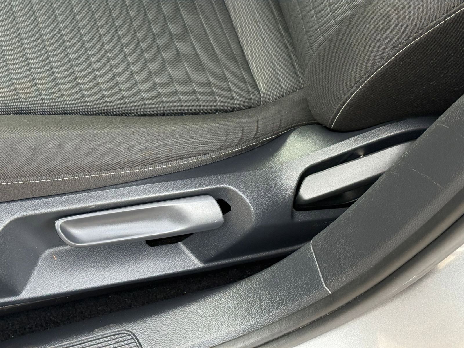 Thumbnail: 2024 Volkswagen Jetta - 24