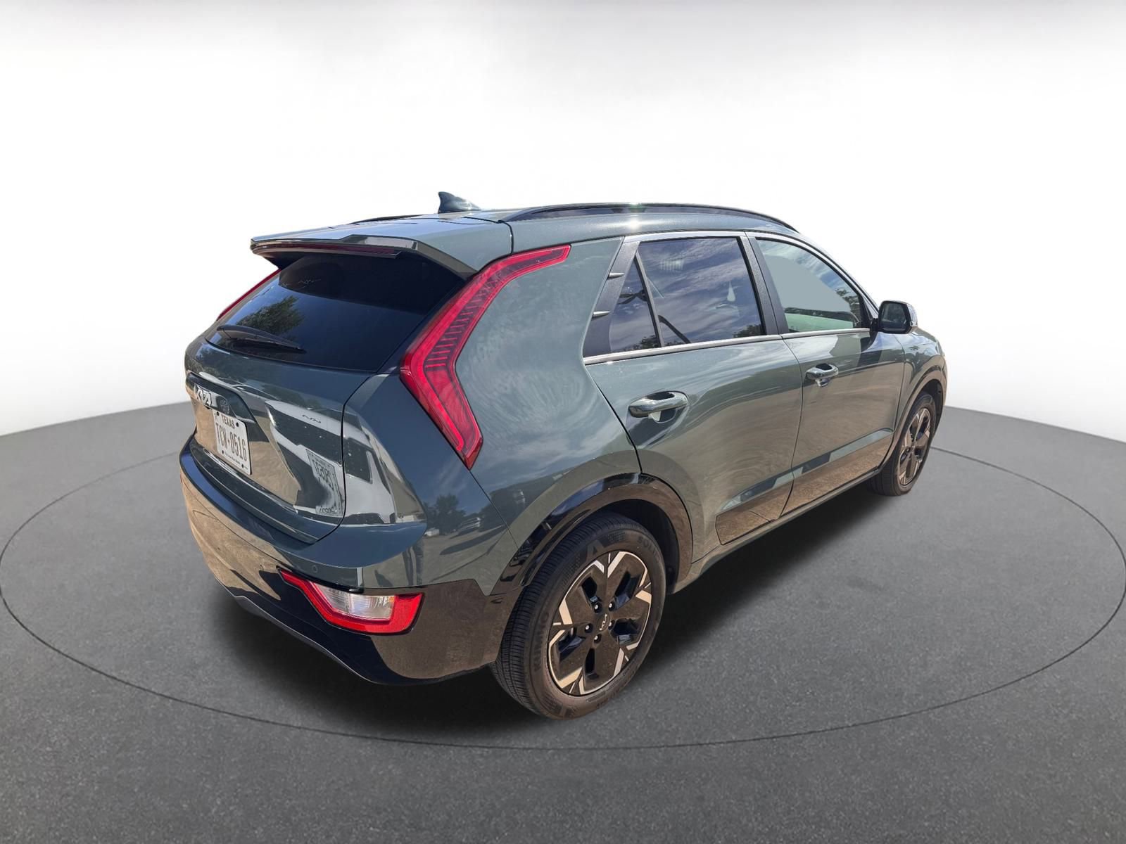 Thumbnail: 2023 Kia Niro - 4
