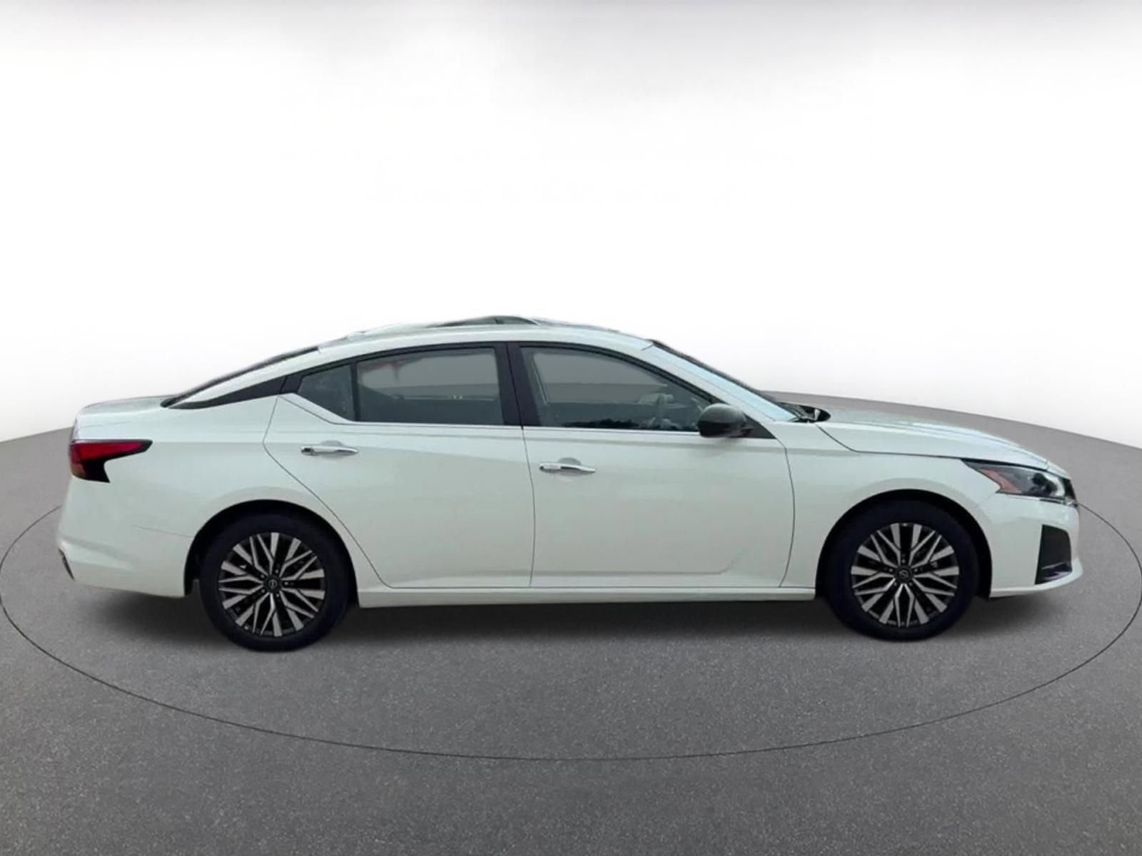 Thumbnail: 2025 Nissan Altima - 16