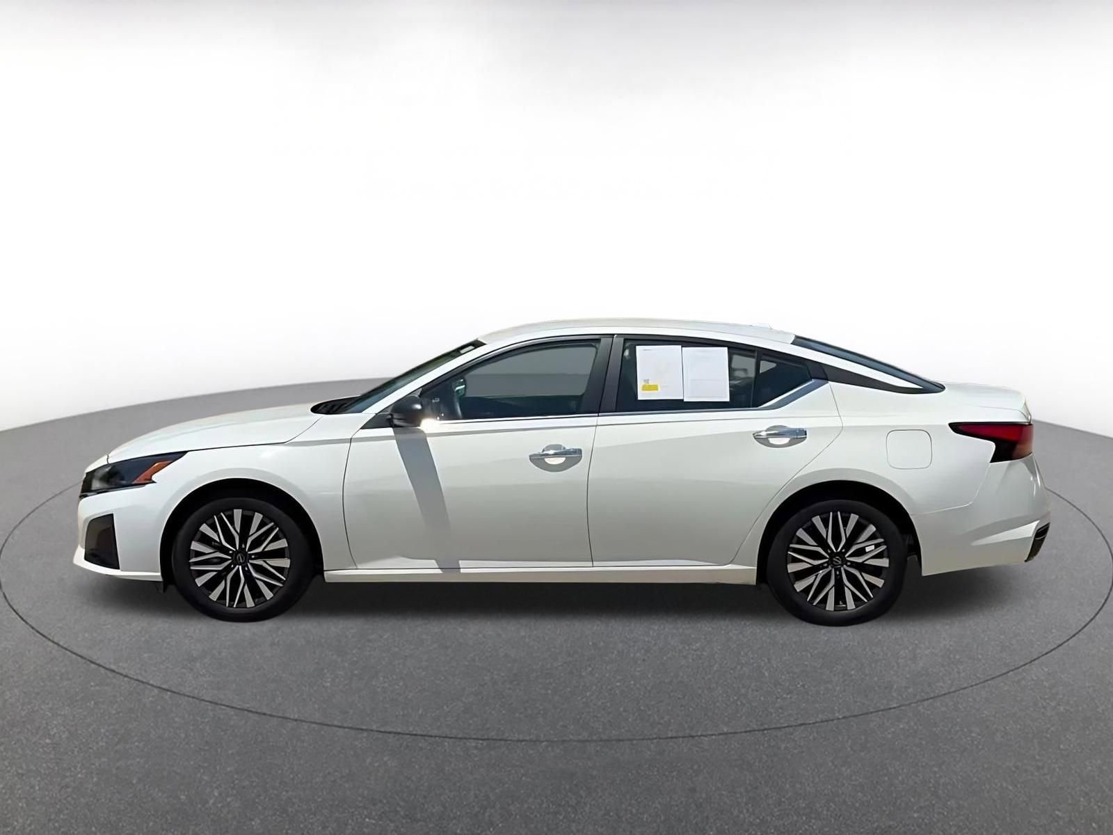 Thumbnail: 2025 Nissan Altima - 9