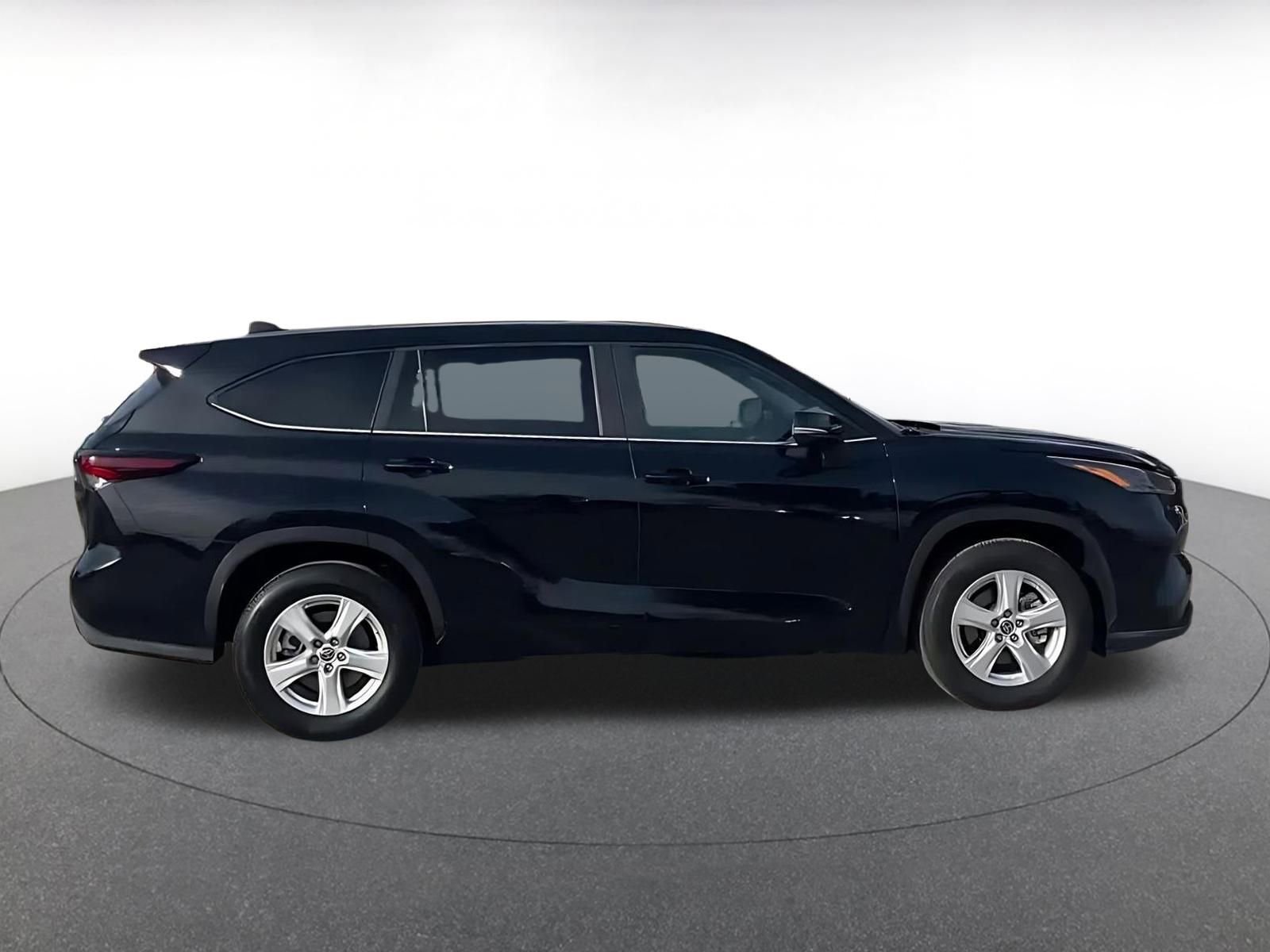 Thumbnail: 2025 Toyota Highlander - 16