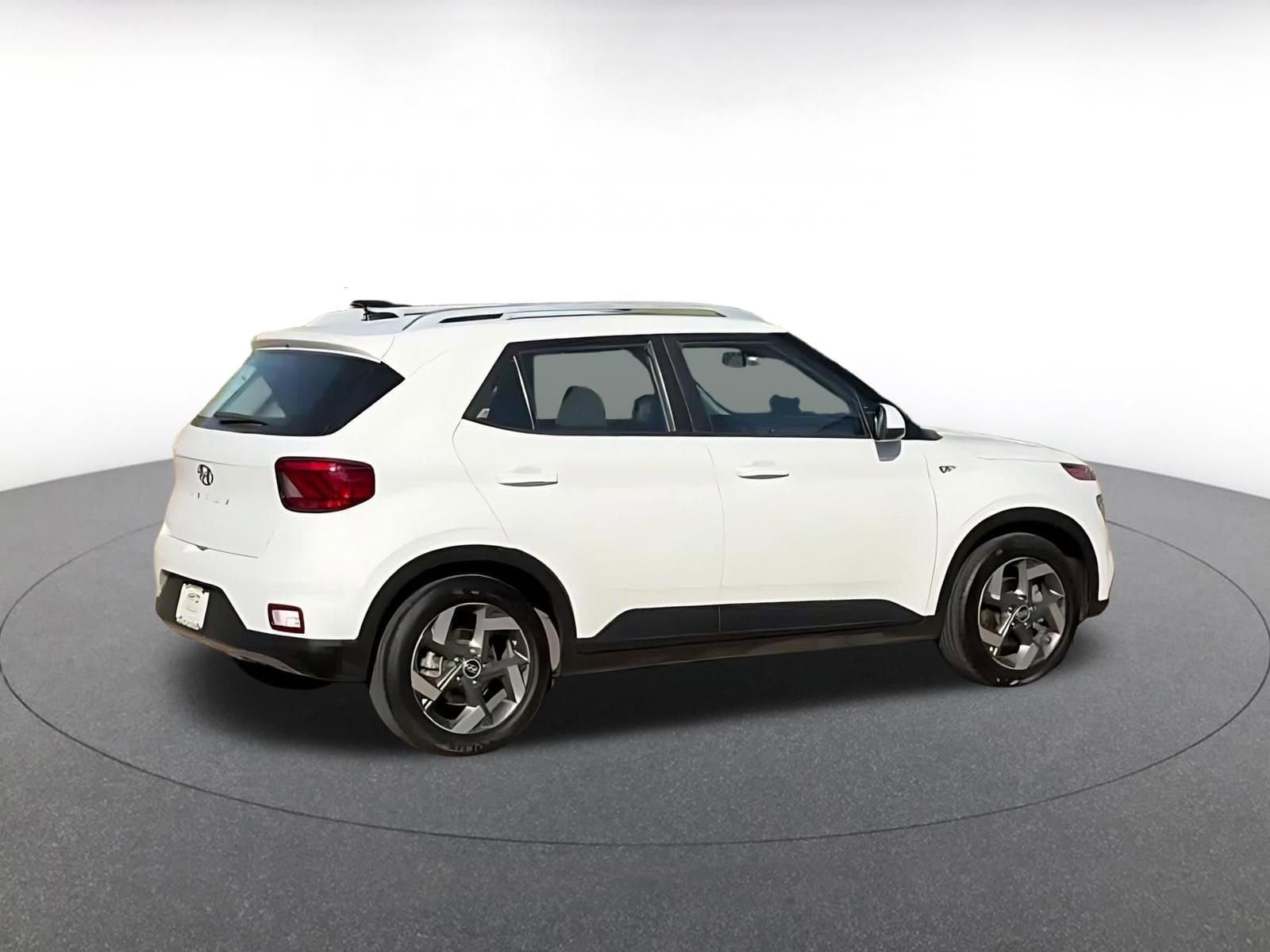 Thumbnail: 2023 Hyundai Venue - 15