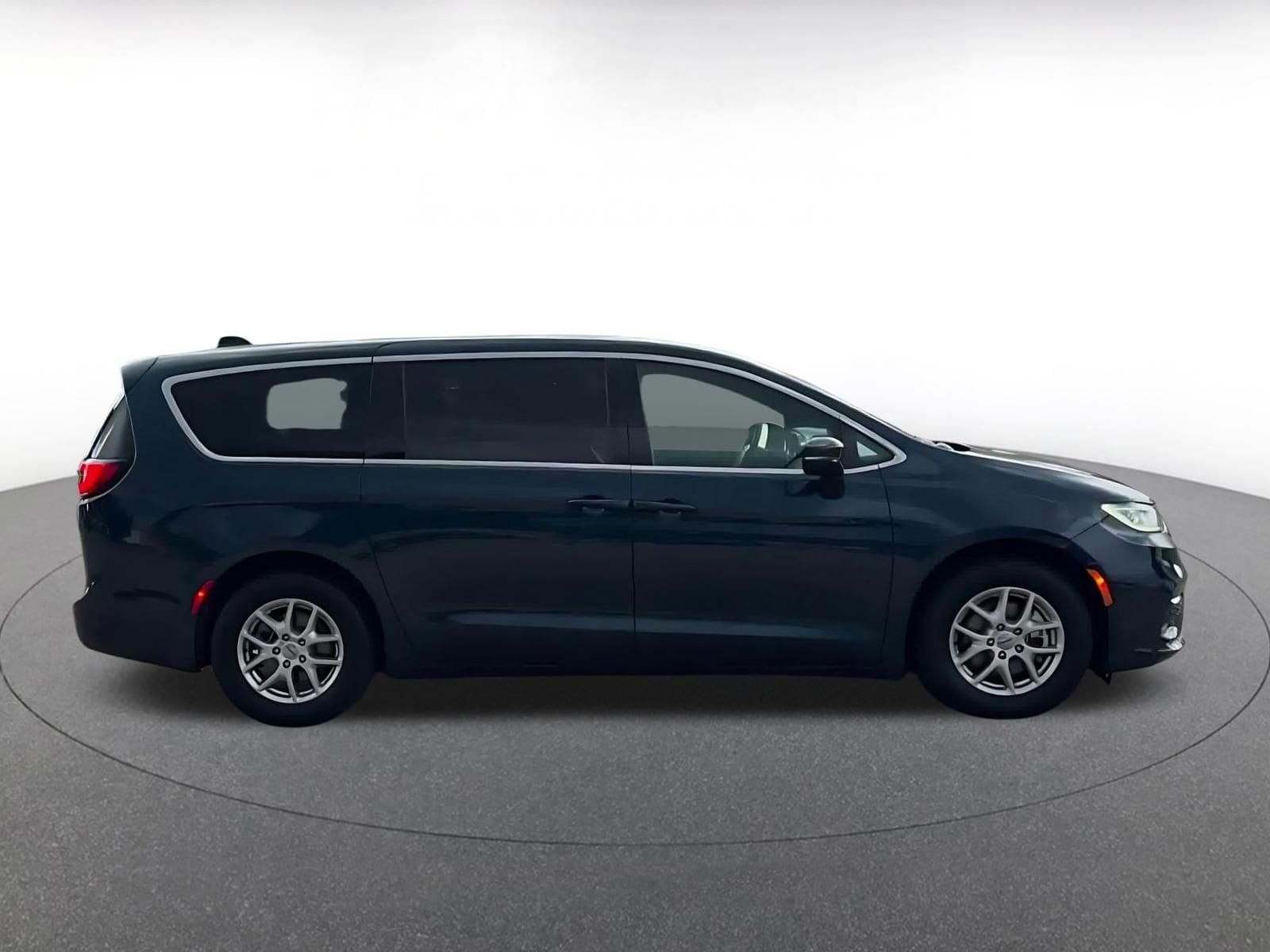 Thumbnail: 2025 Chrysler Pacifica - 15