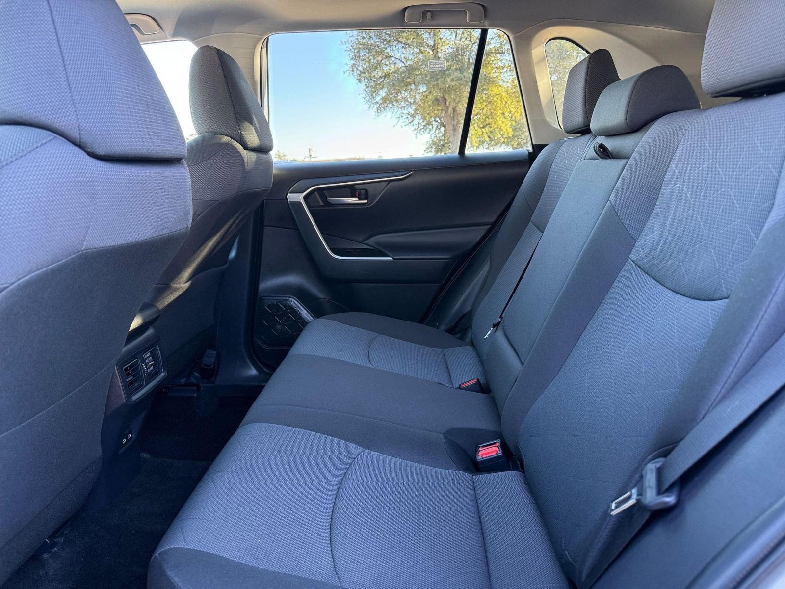 Thumbnail: 2025 Toyota RAV4 - 25