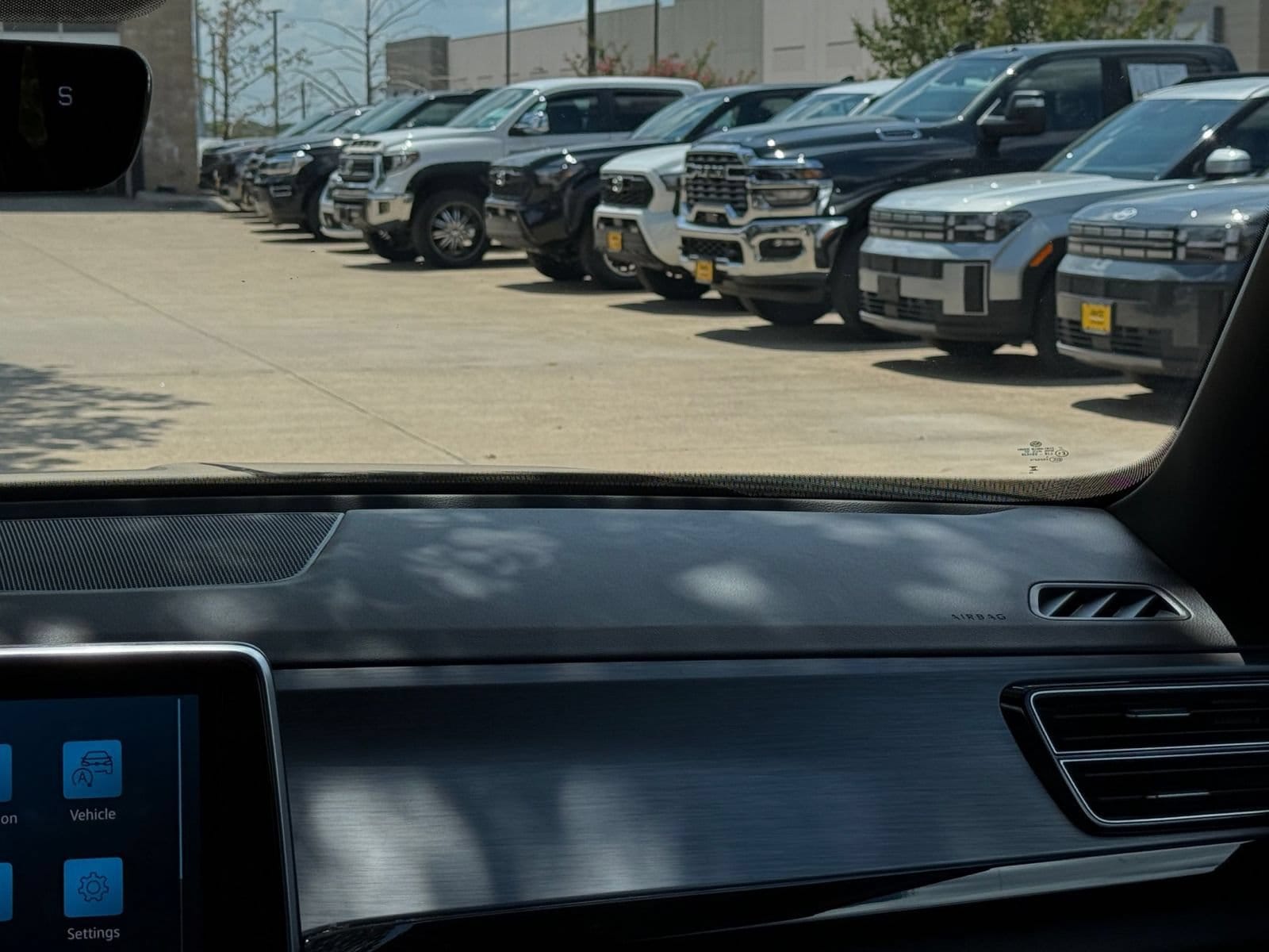 Thumbnail: 2026 Volkswagen Atlas - 32
