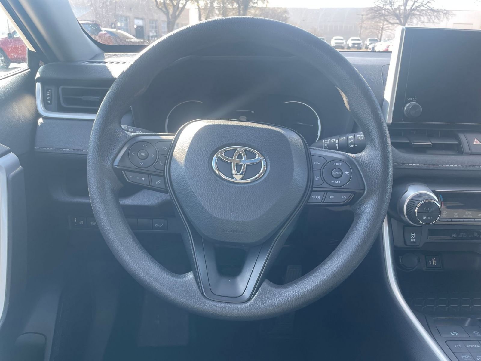 Thumbnail: 2025 Toyota RAV4 - 29