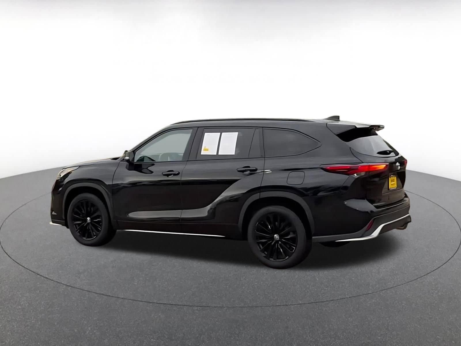 Thumbnail: 2025 Toyota Highlander - 10