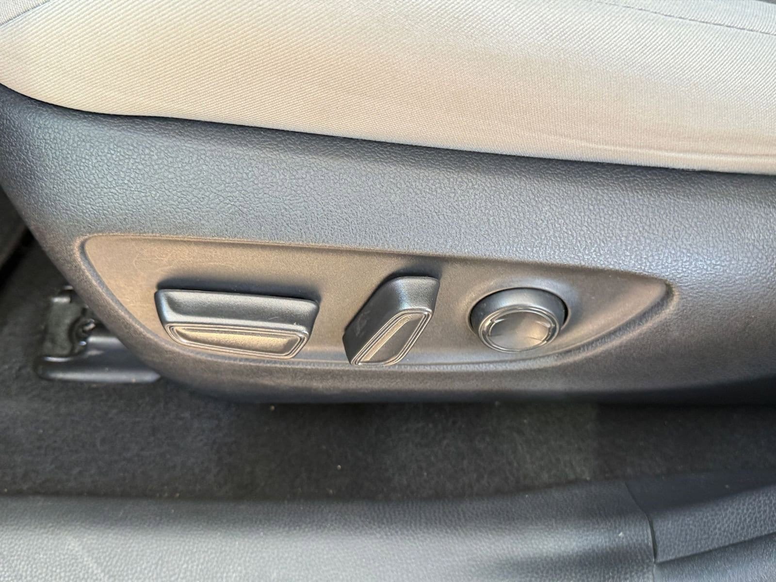 Thumbnail: 2021 Toyota RAV4 - 23