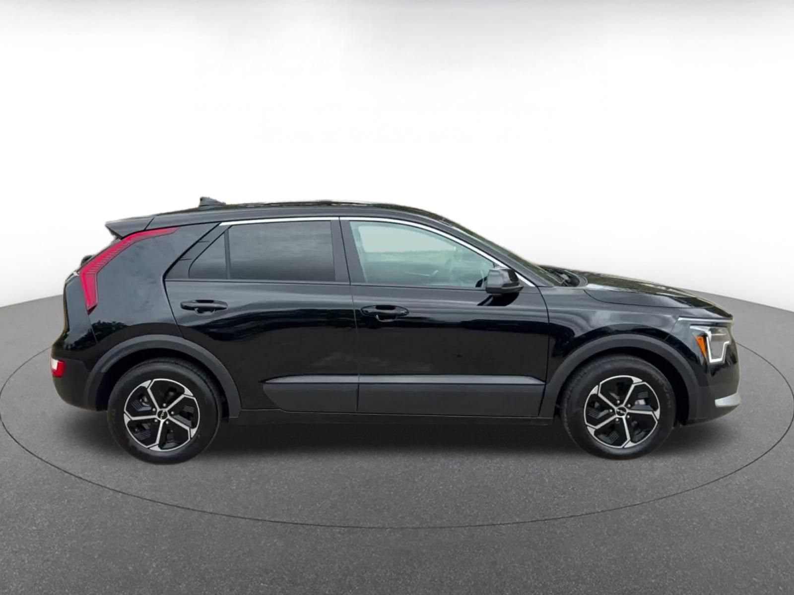 Thumbnail: 2026 Kia Niro - 16