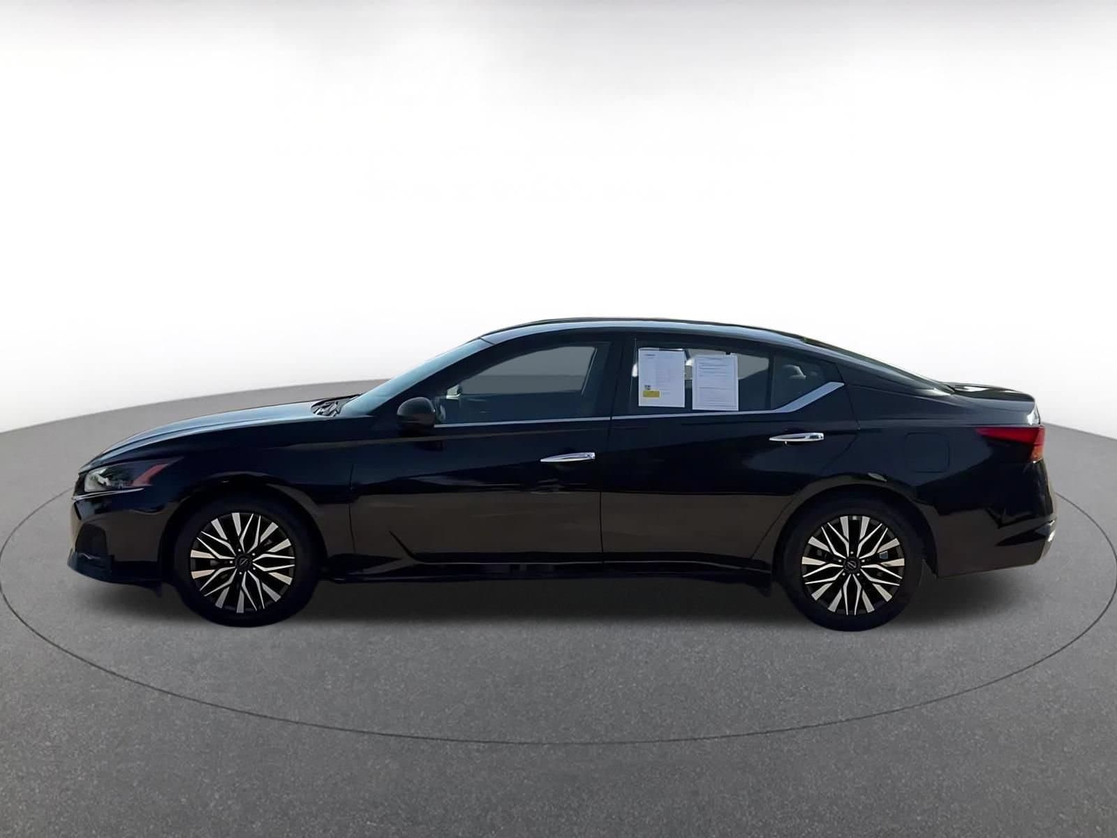 Thumbnail: 2025 Nissan Altima - 9
