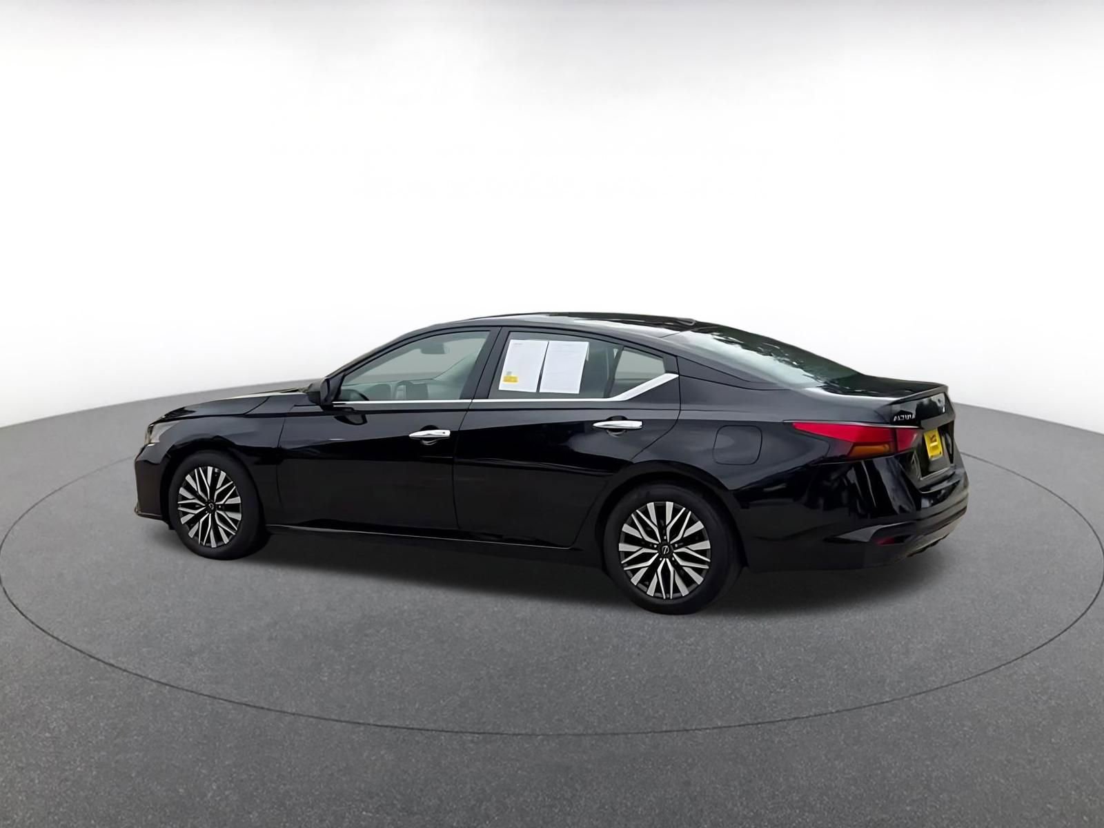 Thumbnail: 2025 Nissan Altima - 10