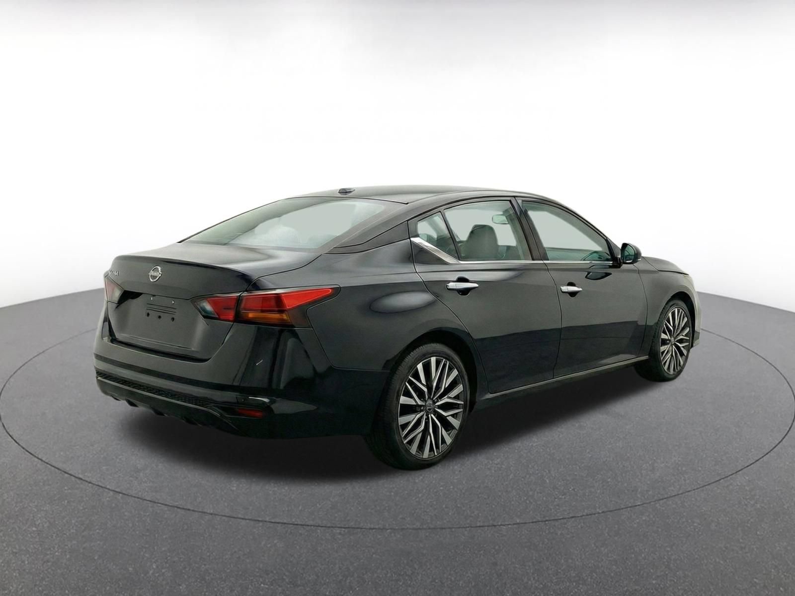 Thumbnail: 2025 Nissan Altima - 8