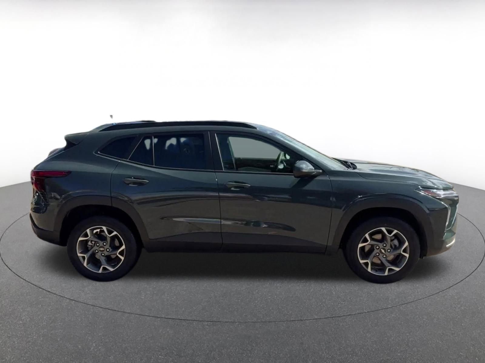 Thumbnail: 2025 Chevrolet Trax - 16