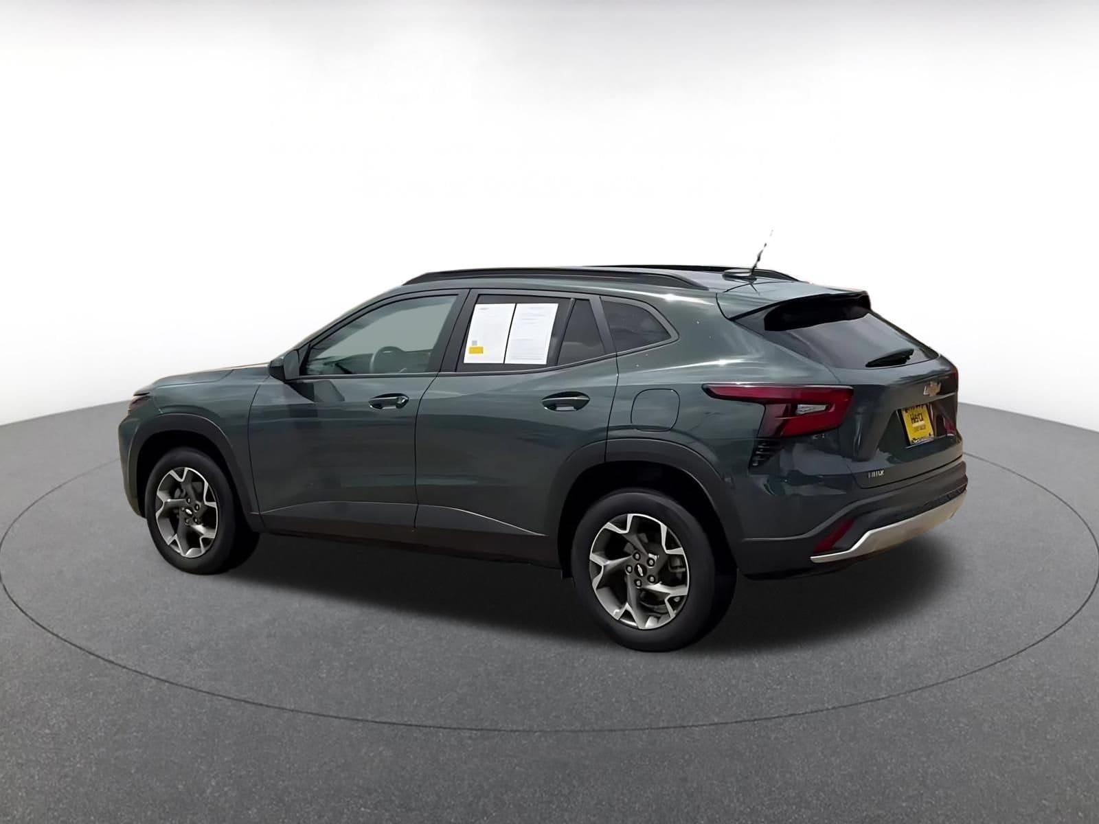 Thumbnail: 2025 Chevrolet Trax - 10