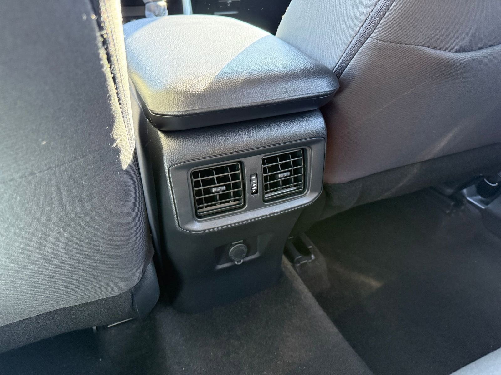 Thumbnail: 2025 Toyota RAV4 - 25