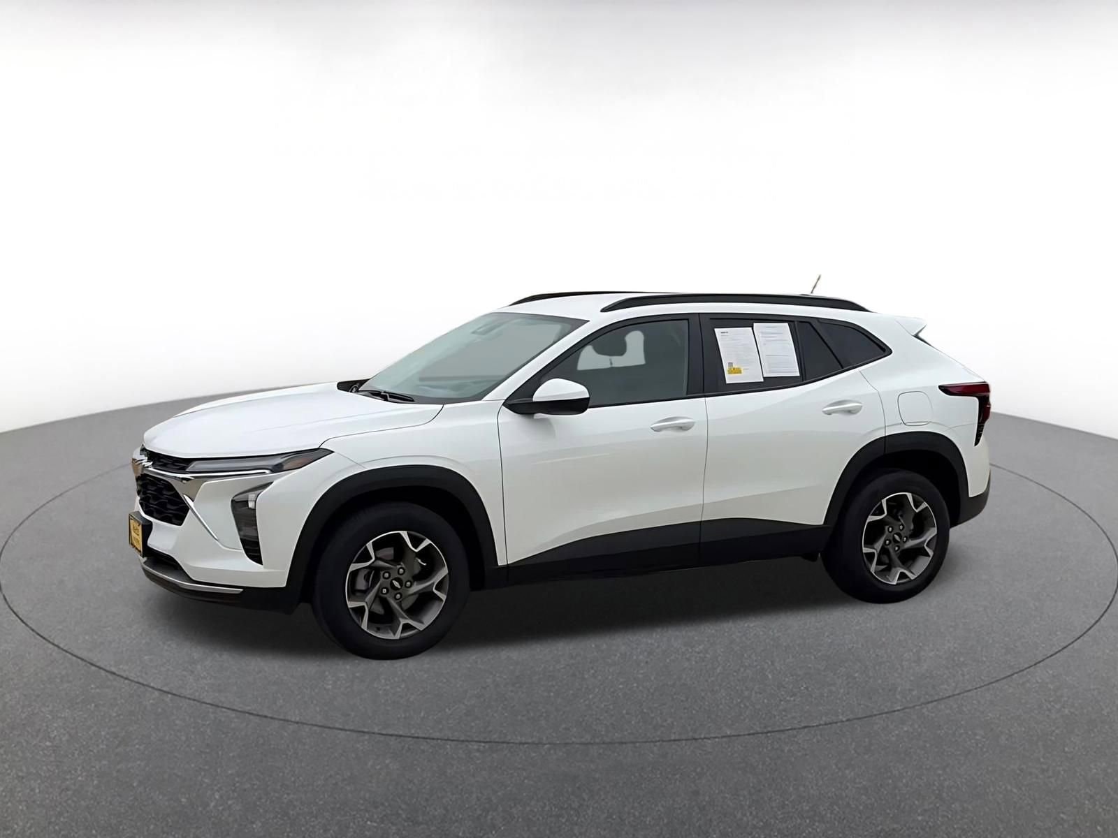 Thumbnail: 2025 Chevrolet Trax - 8