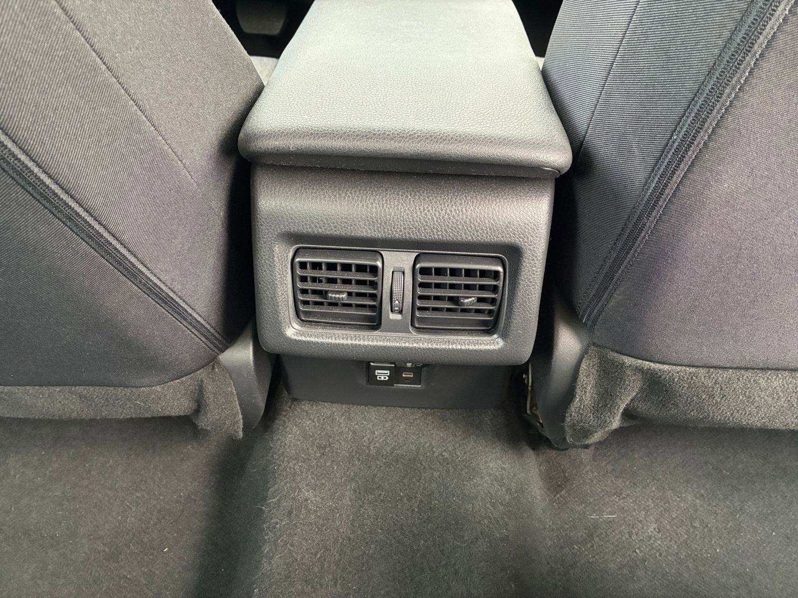 Thumbnail: 2025 Toyota Camry - 25