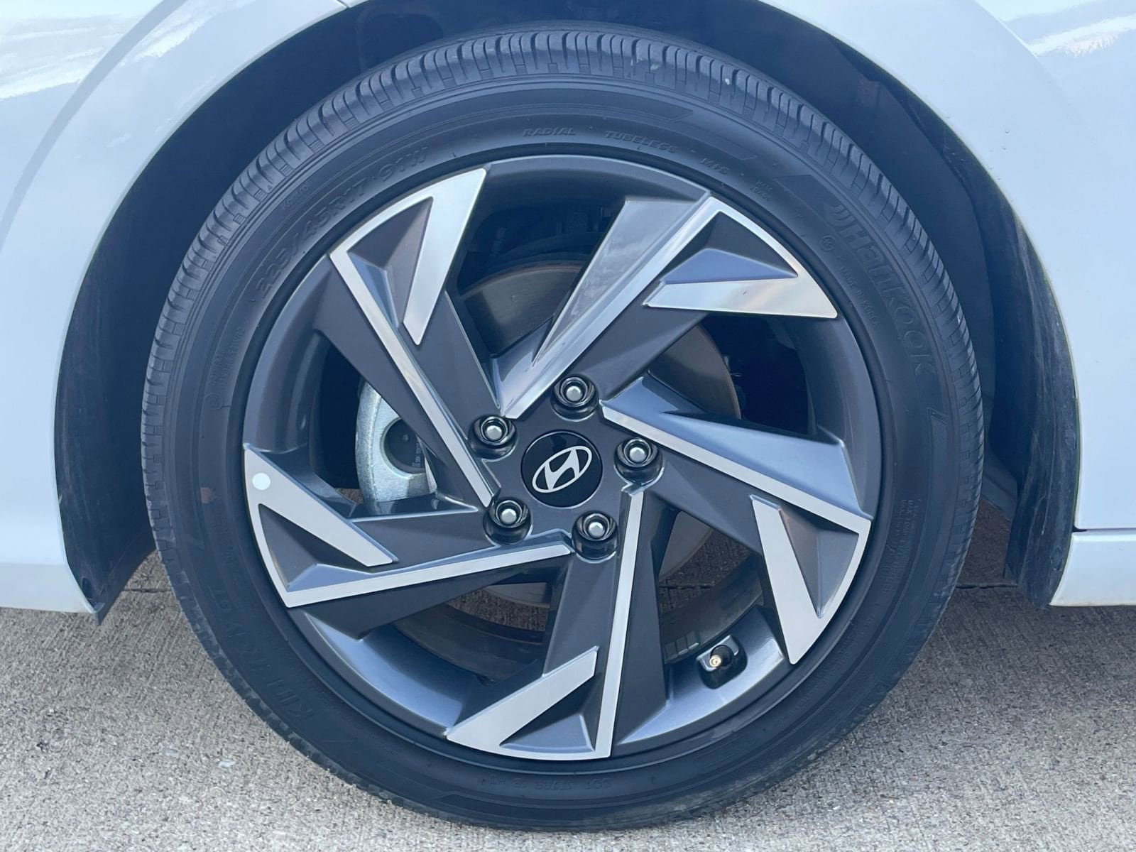 Thumbnail: 2025 Hyundai Elantra - 32