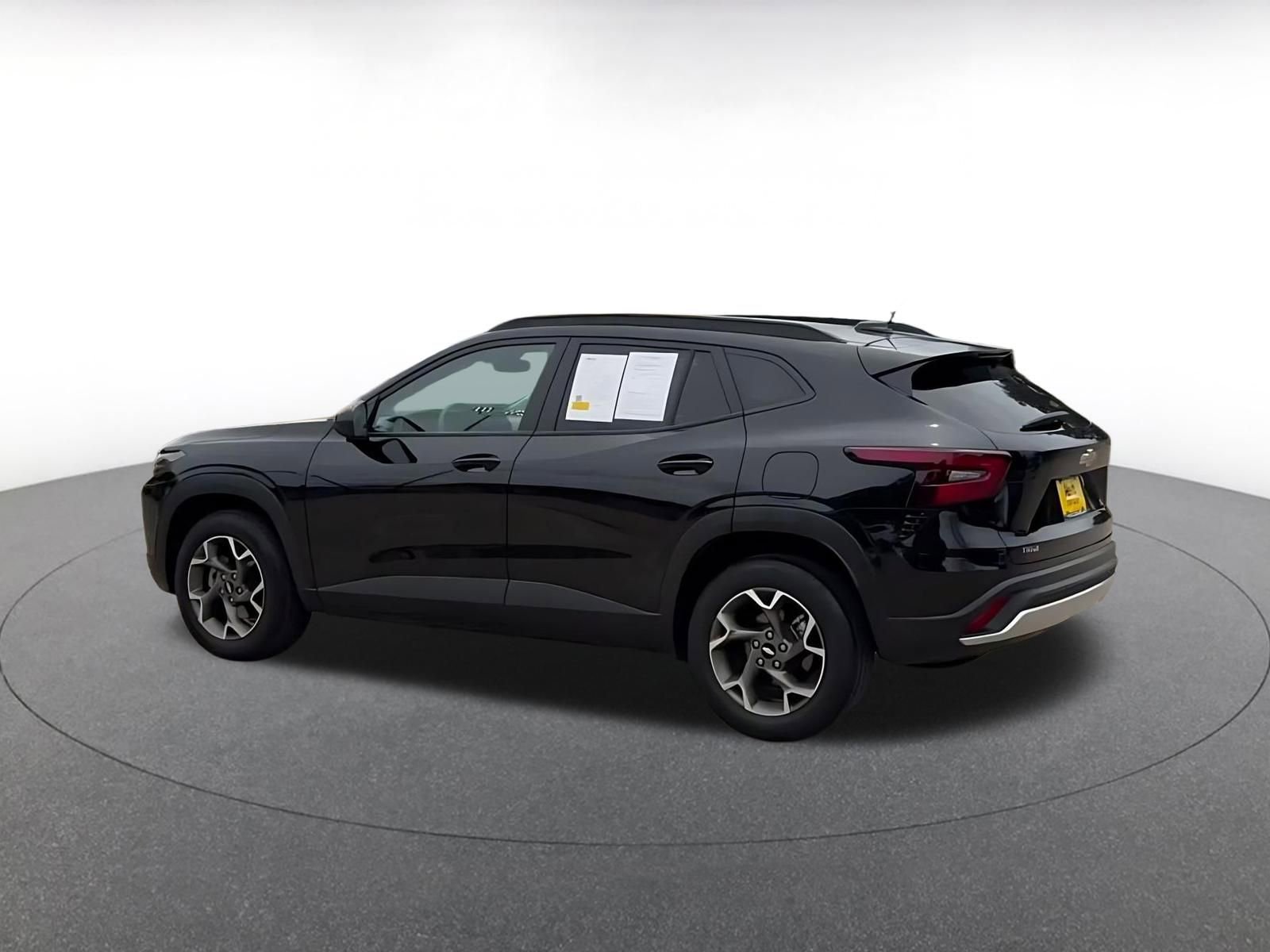Thumbnail: 2025 Chevrolet Trax - 10