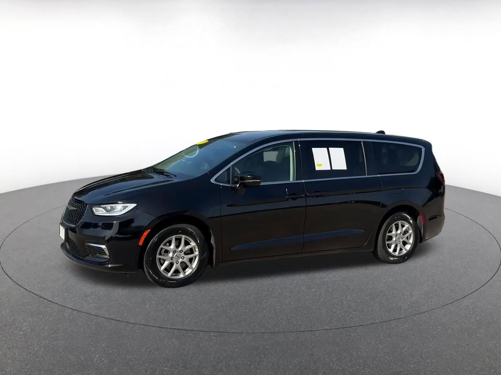 Thumbnail: 2024 Chrysler Pacifica - 8