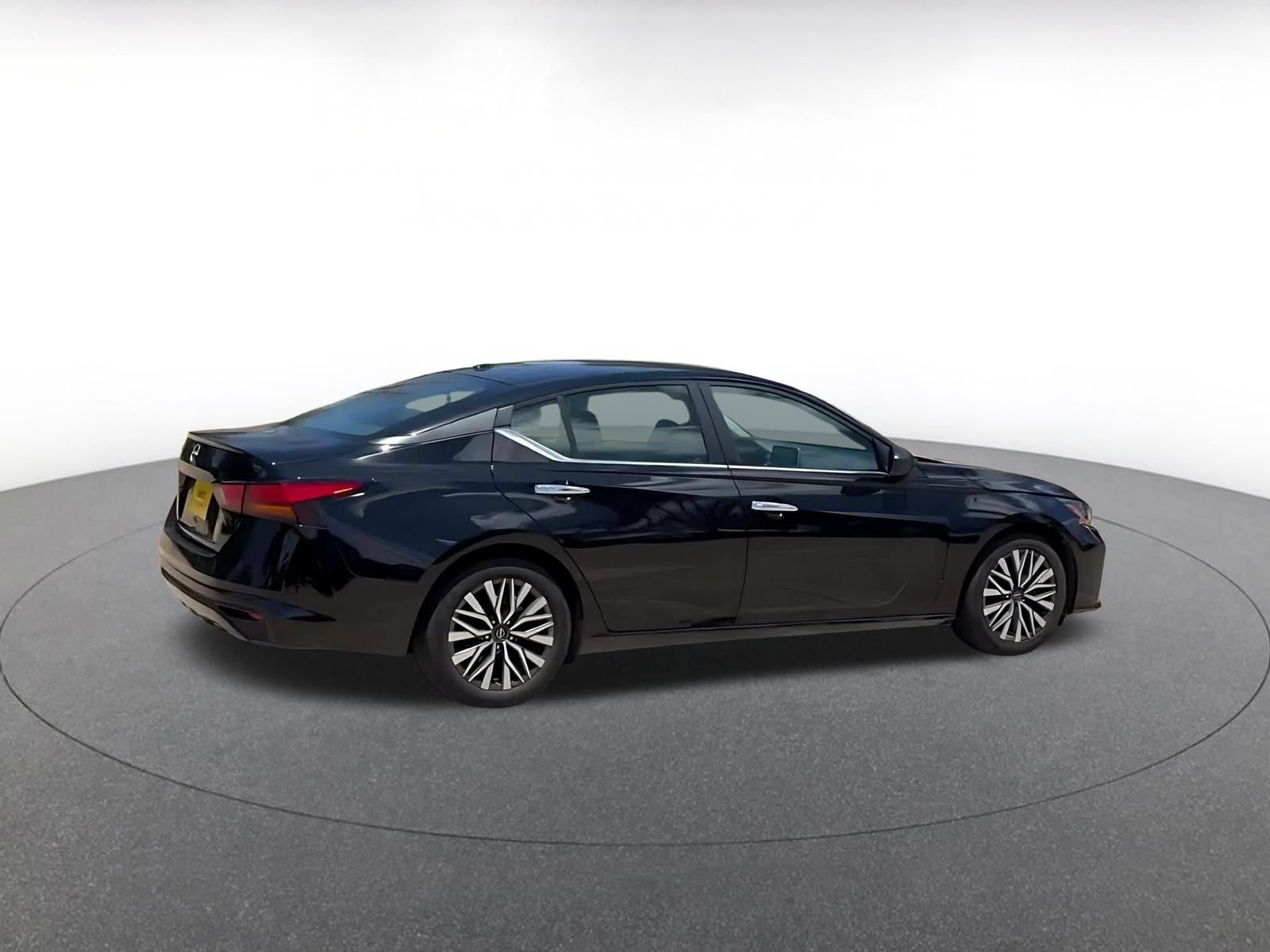 Thumbnail: 2025 Nissan Altima - 14