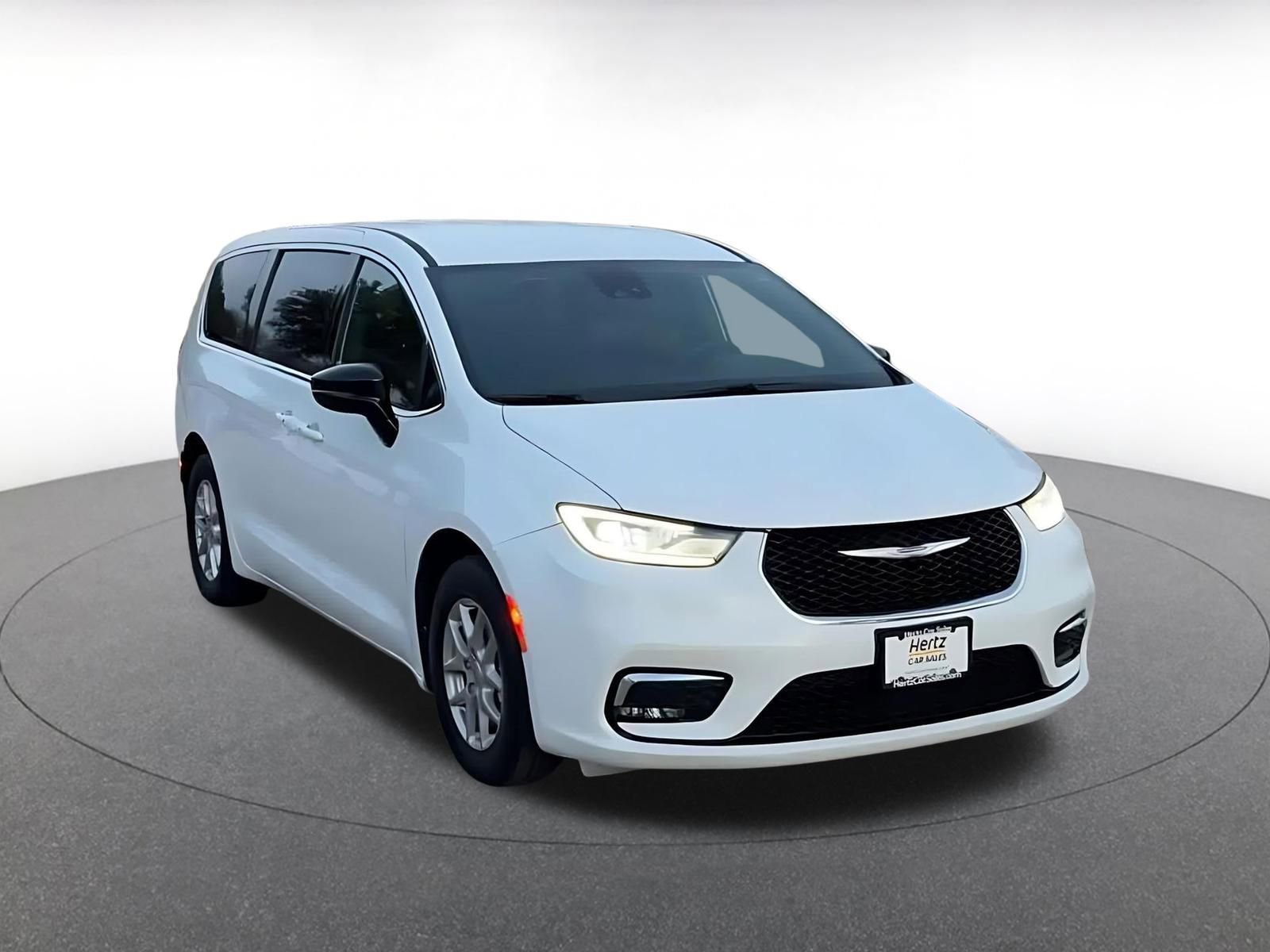 Thumbnail: 2025 Chrysler Pacifica - 3