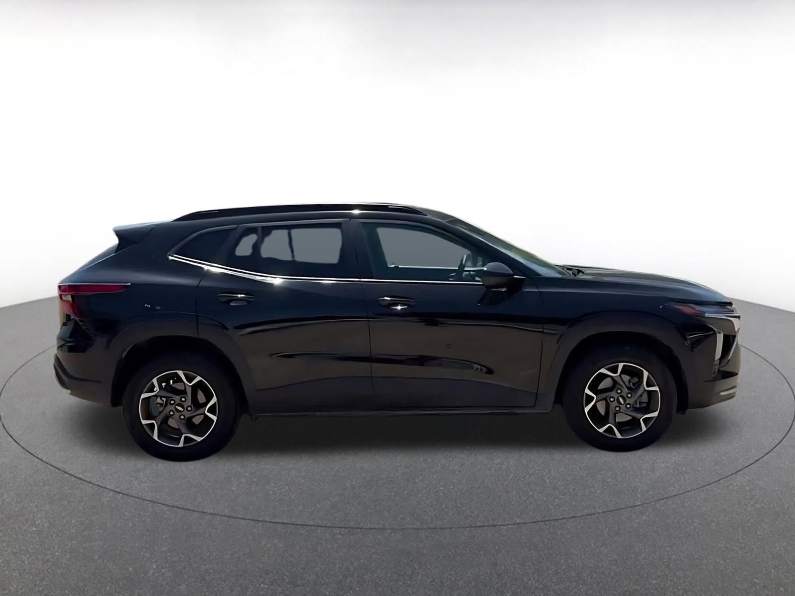 Thumbnail: 2025 Chevrolet Trax - 16