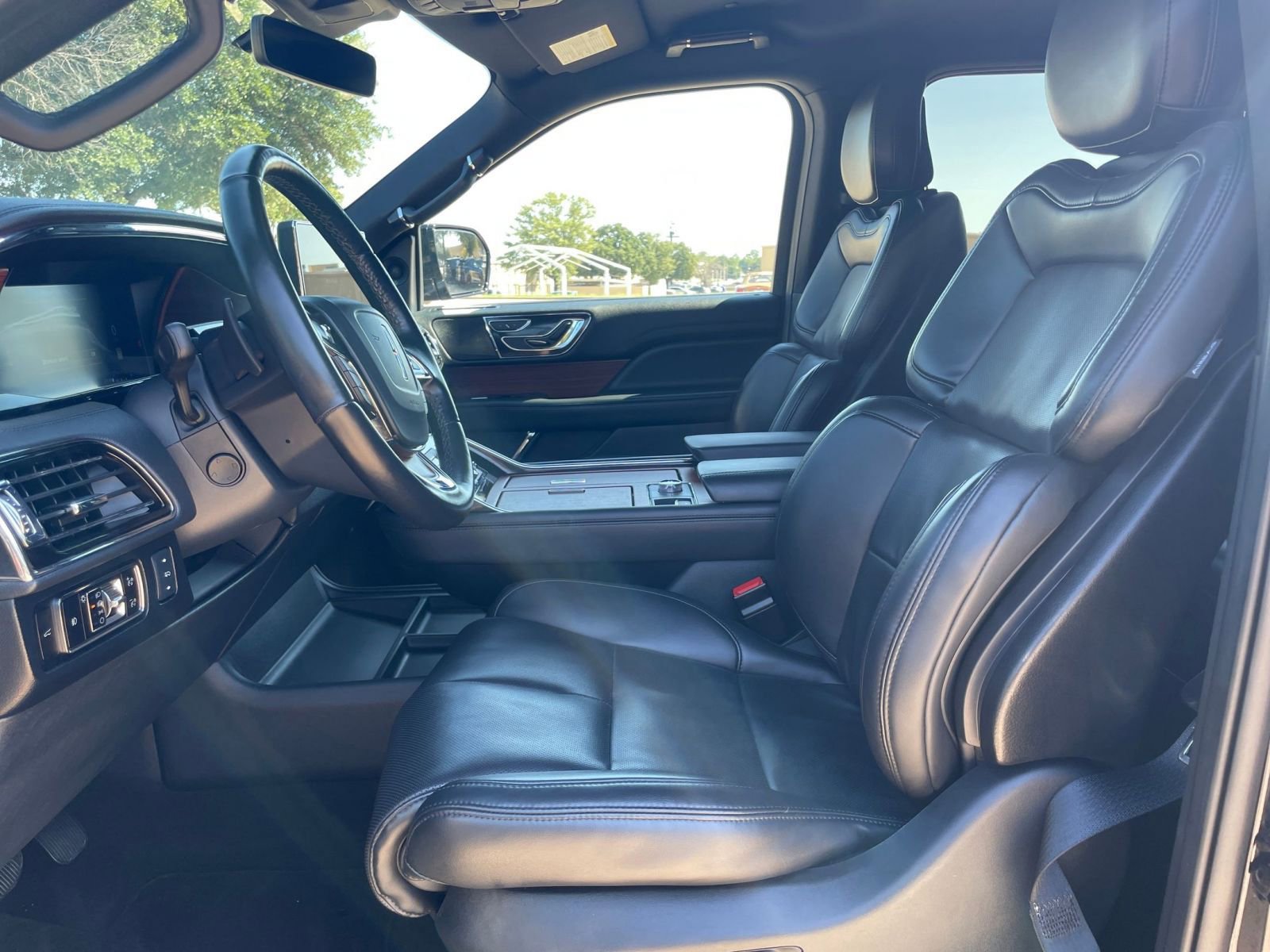 Thumbnail: 2024 Lincoln Navigator - 27