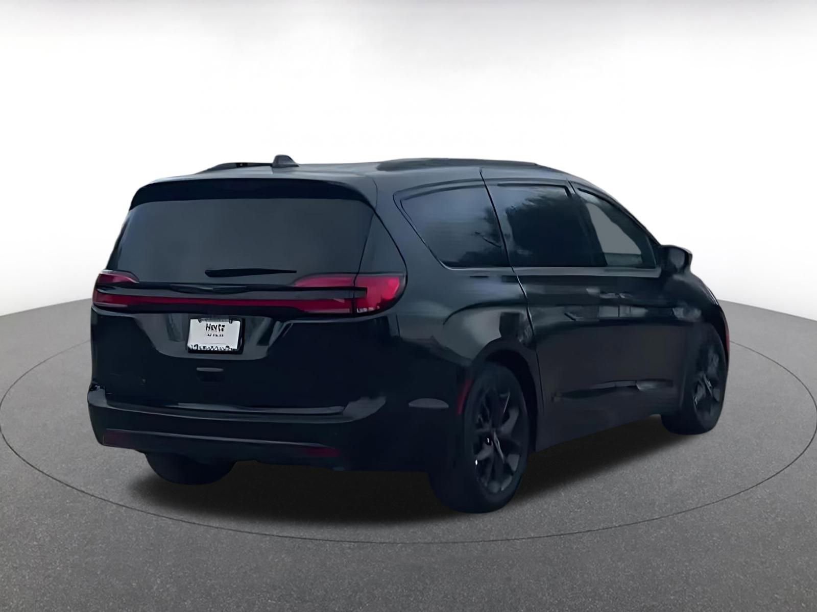 Thumbnail: 2025 Chrysler Pacifica - 14